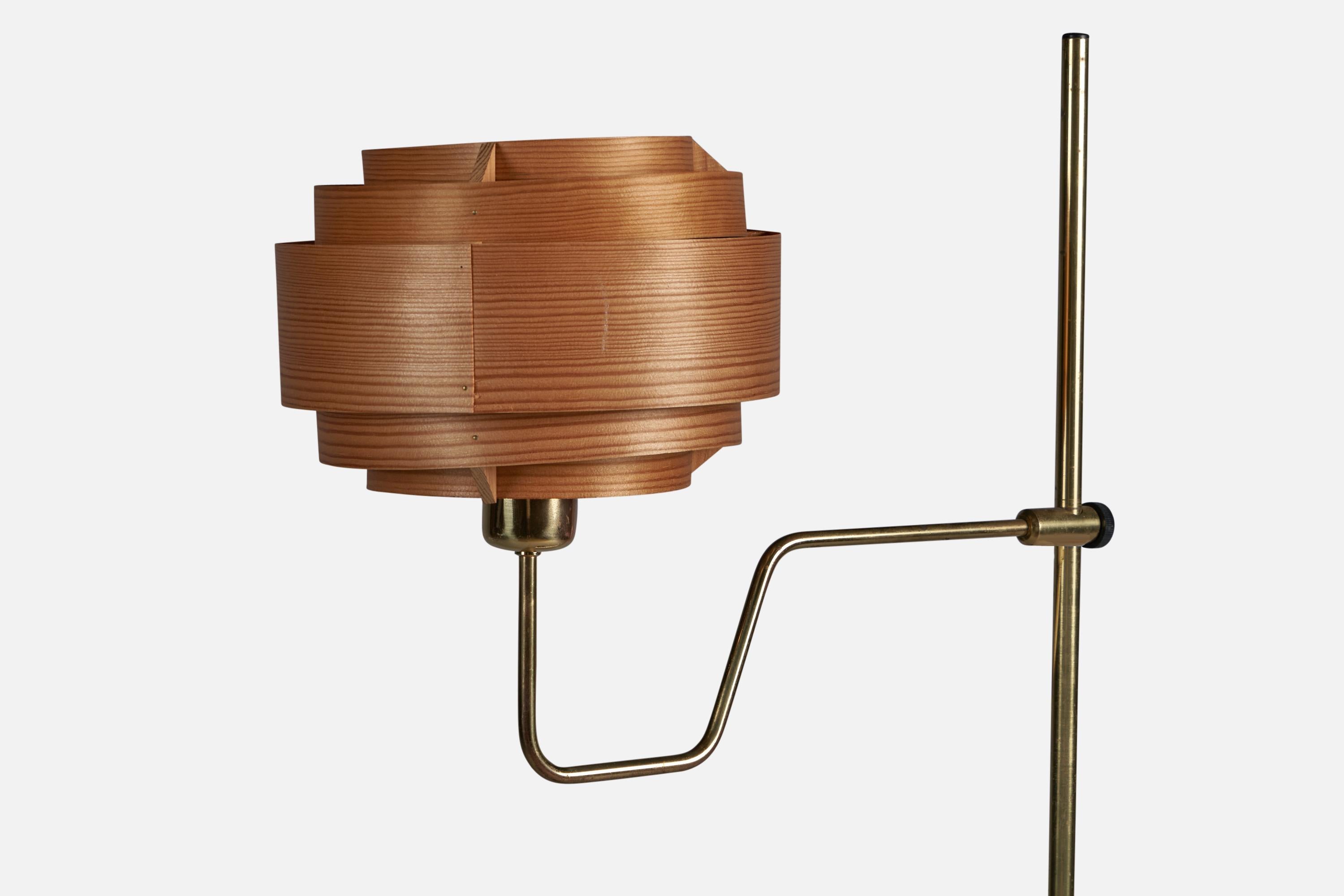 Swedish Hans-Agne Jakobsson, Adjustable Floor Lamp, Brass, Pine, Sweden, 1970s For Sale