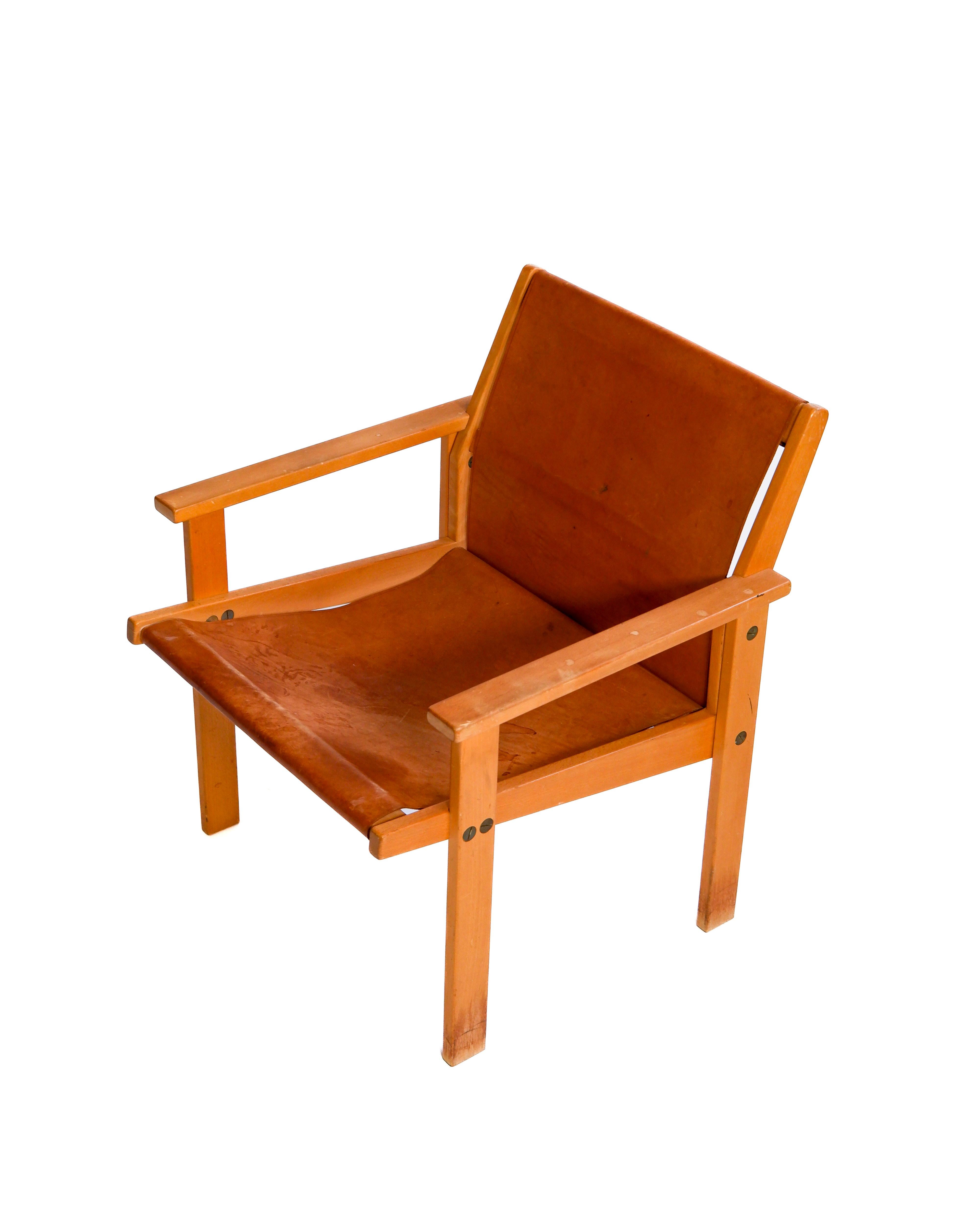 Sedia Hans-Agne Jakobsson, anima in pelle e legno. Patina forte senza danni strutturali. Progettato negli anni '70. 