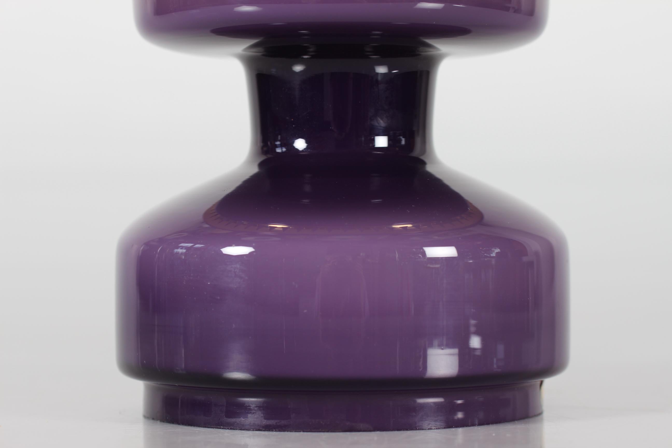 Mid-Century Modern Hans-Agne Jakobsson B-124 Table Lamp of Purple Opaline Glass Sweden 60s For Sale