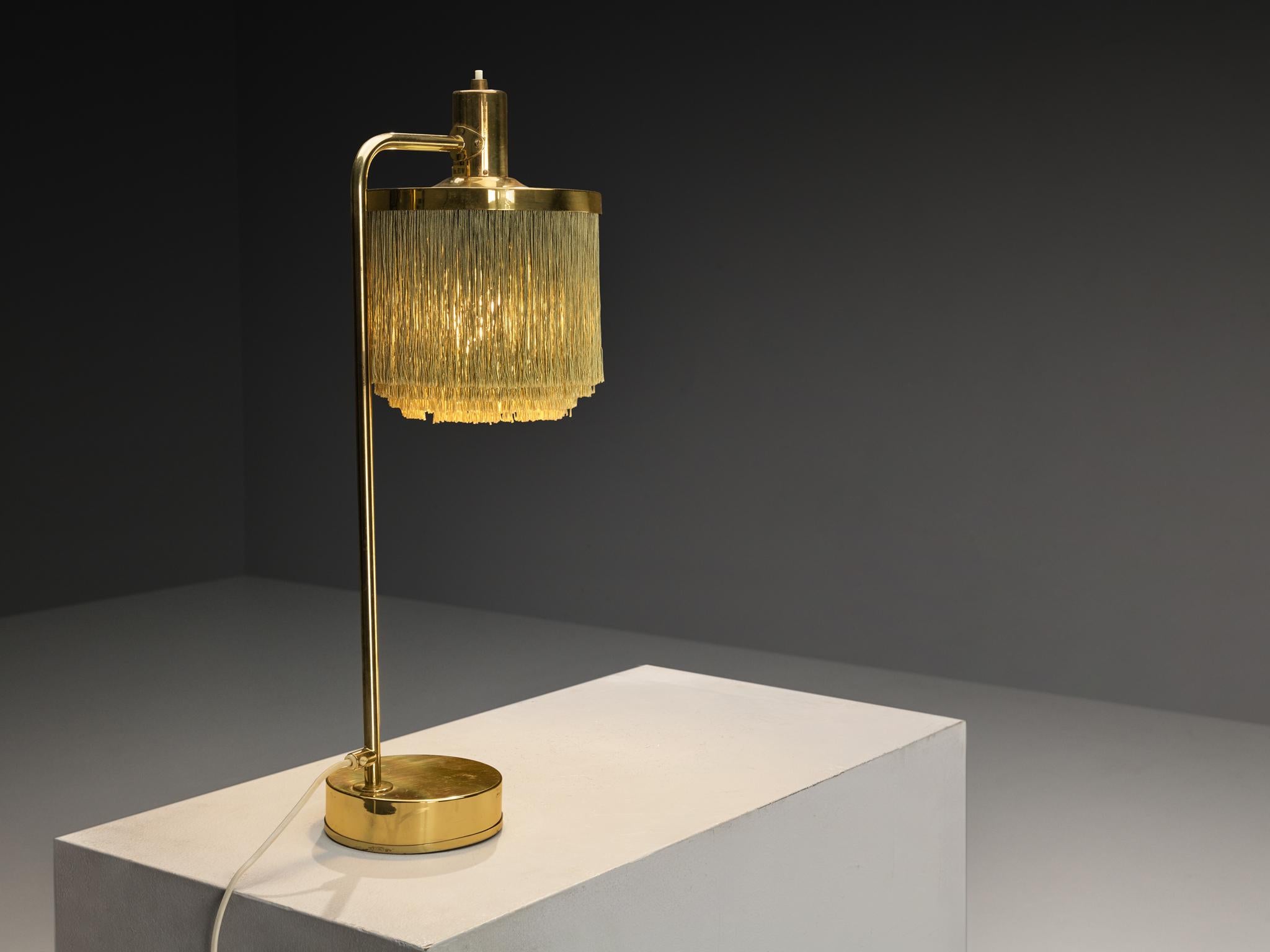 Lámpara de mesa Hans Agne Jakobsson 'B140' de latón con flecos de seda Sueco en venta