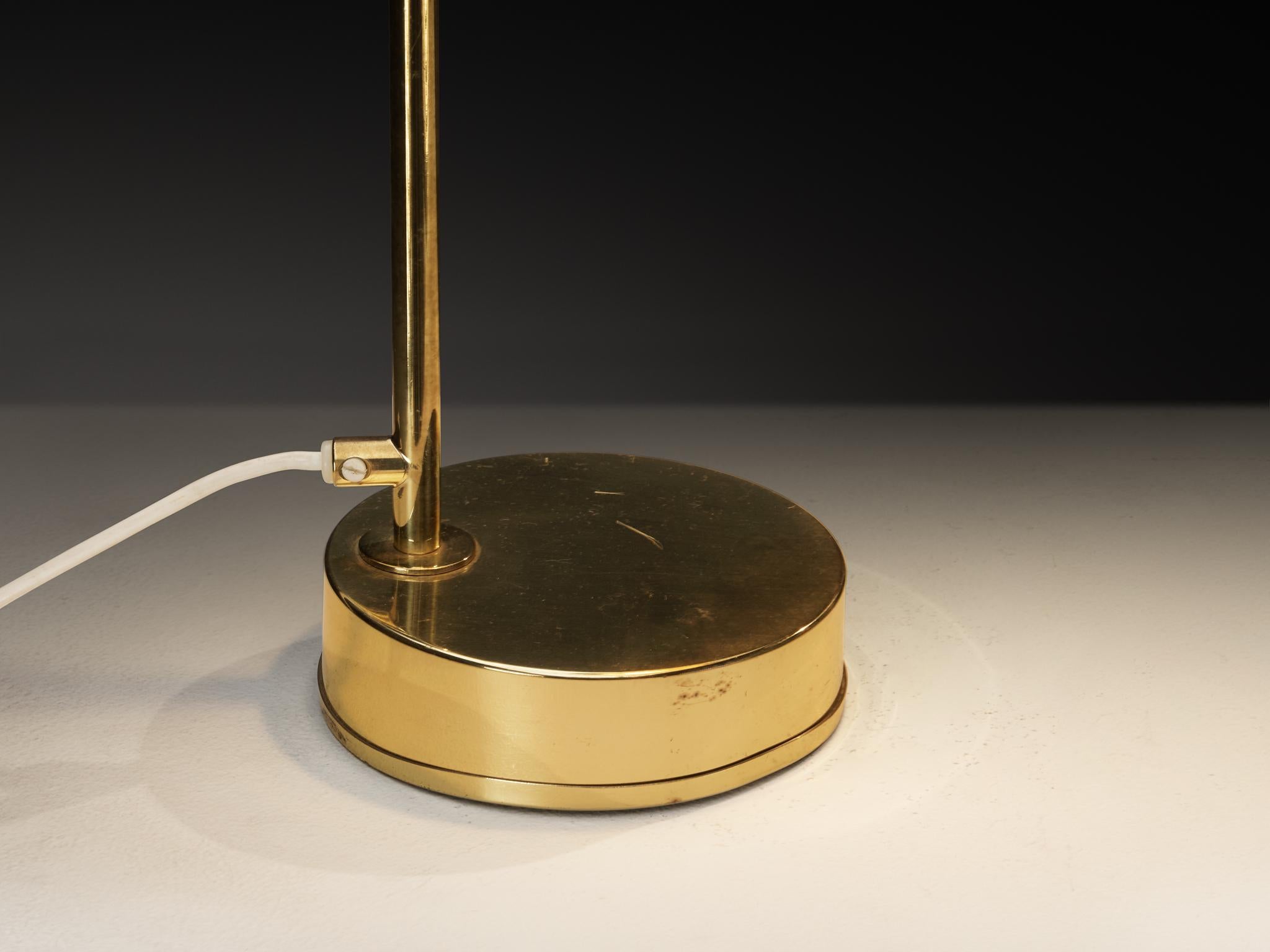 Lámpara de mesa Hans Agne Jakobsson 'B140' de latón con flecos de seda en venta 1