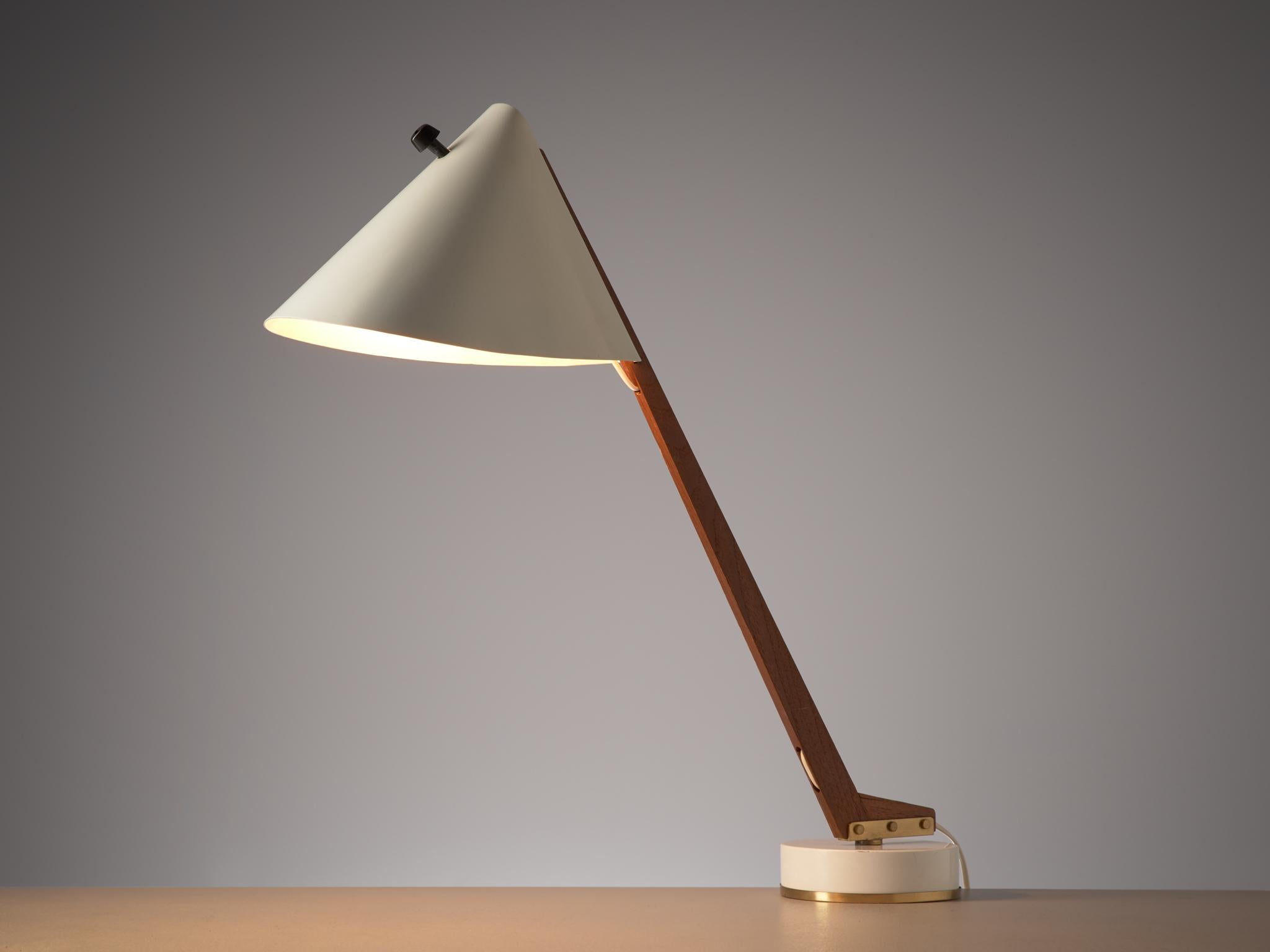 Hans Agne Jakobsson for Markaryd, table lamp 'model B54', aluminum, brass and teak, Sweden, circa 1955

Simplistic desk light designed by the Swedish Hans Agne Jakobsson, featuring a teak, tapered base. A folded, white lacquered alumin shade is held