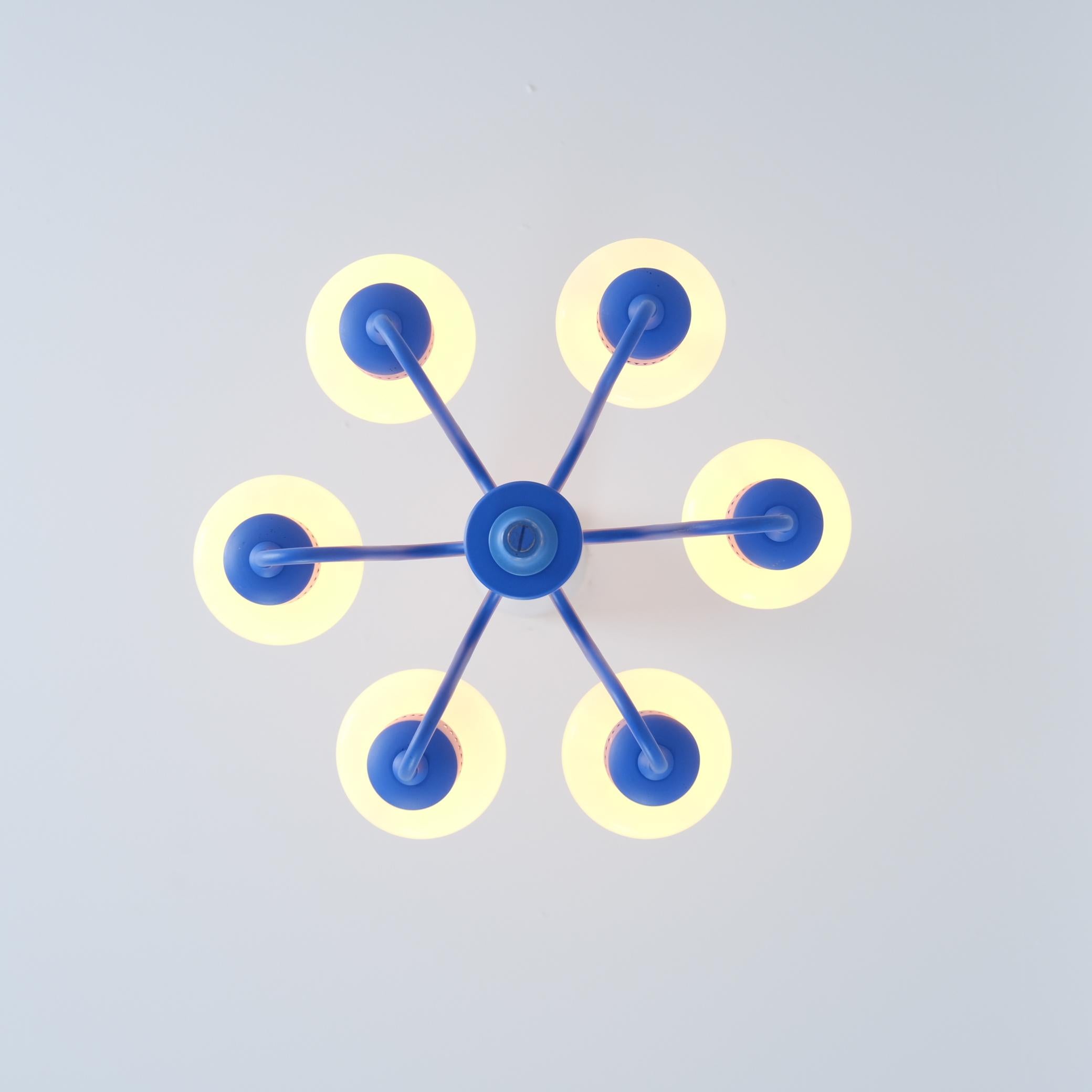 Lampadario Hans-Agne Jakobsson blu e opalino Model T 526 per Markaryd 1960s In condizioni buone in vendita a Helsinki, FI