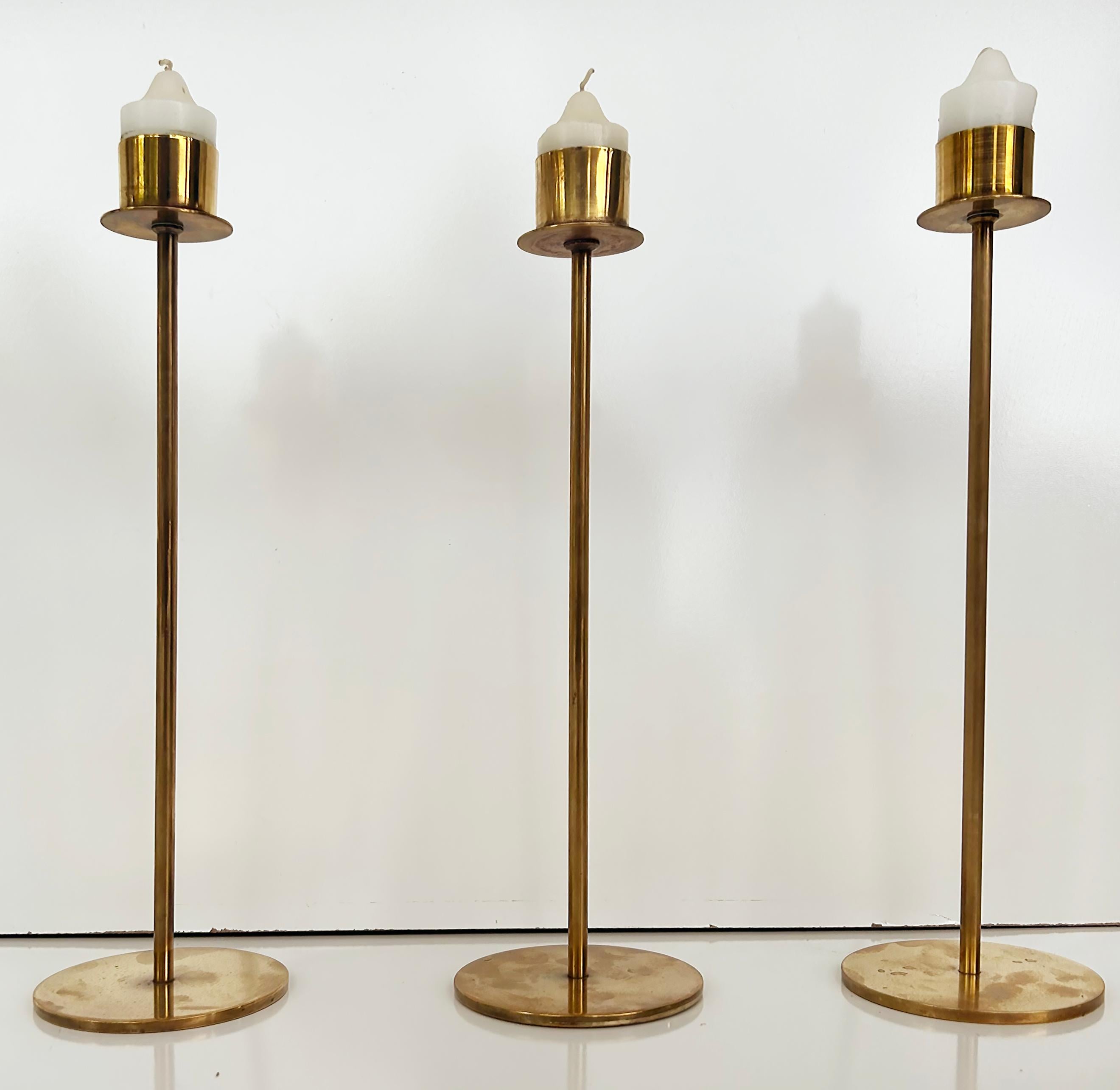 Hans-Agne Jakobsson Brass and Glass Candlesticks for  AB Sweden c1970's, Set (3) In Good Condition For Sale In Miami, FL