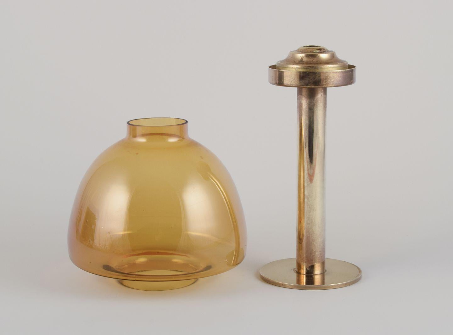 Hans-Agne Jakobsson, bougeoir en laiton et verre fumé. Excellent état - En vente à Copenhagen, DK