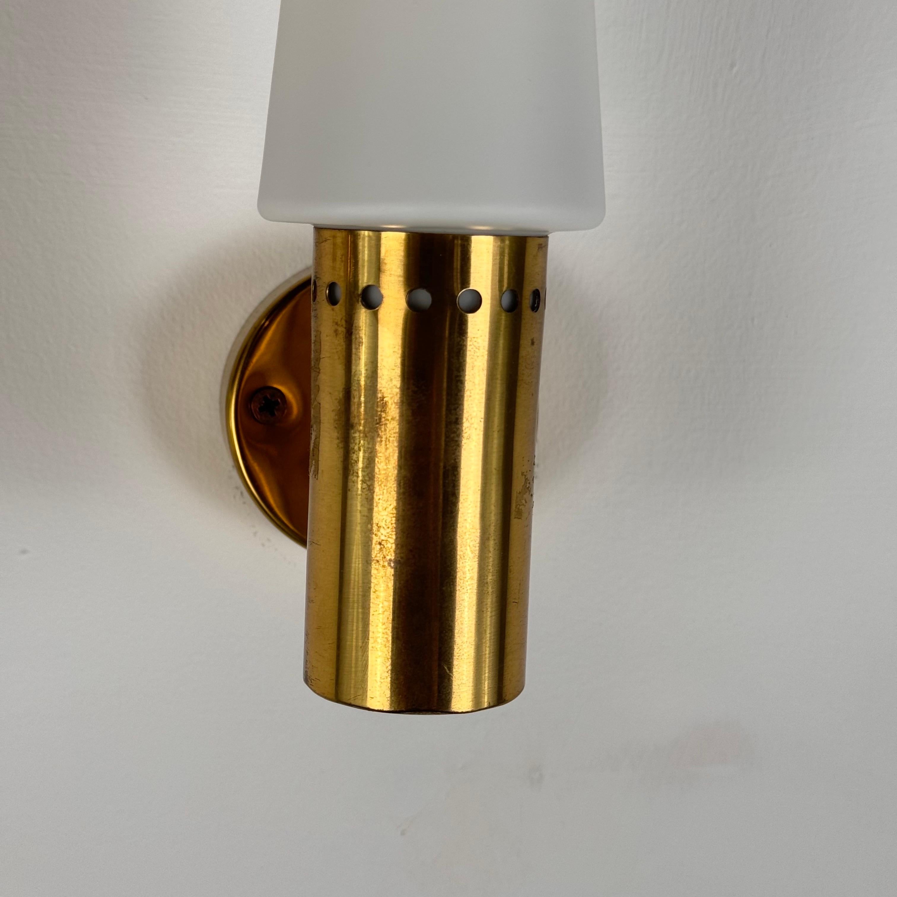 Hans-Agne Jakobsson Brass and White Opaline Glass Wall Lights, Sweden, 1960s For Sale 7