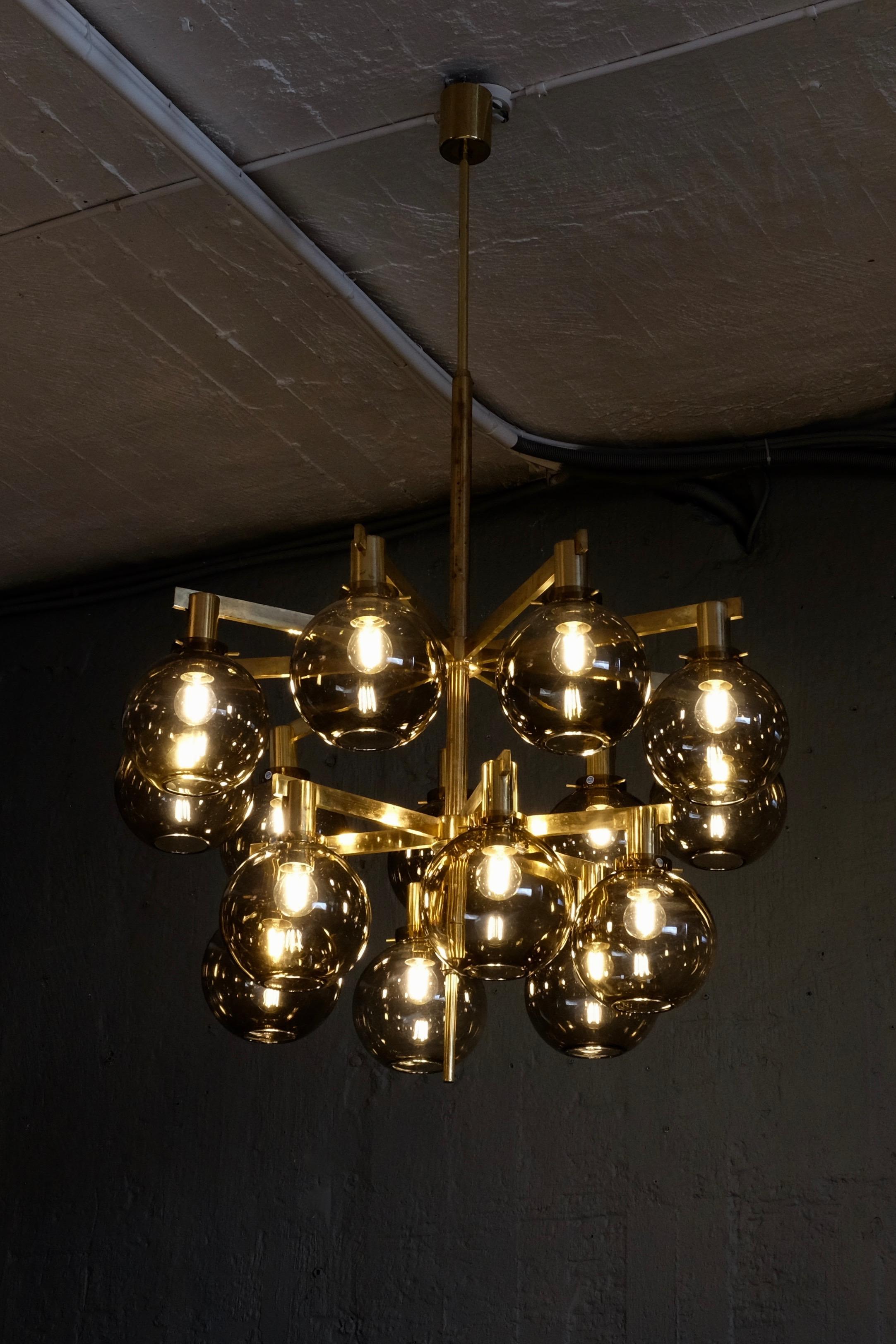 Hans-Agne Jakobsson Brass Chandelier Model 348/15, 1960s In Good Condition For Sale In Stockholm, SE