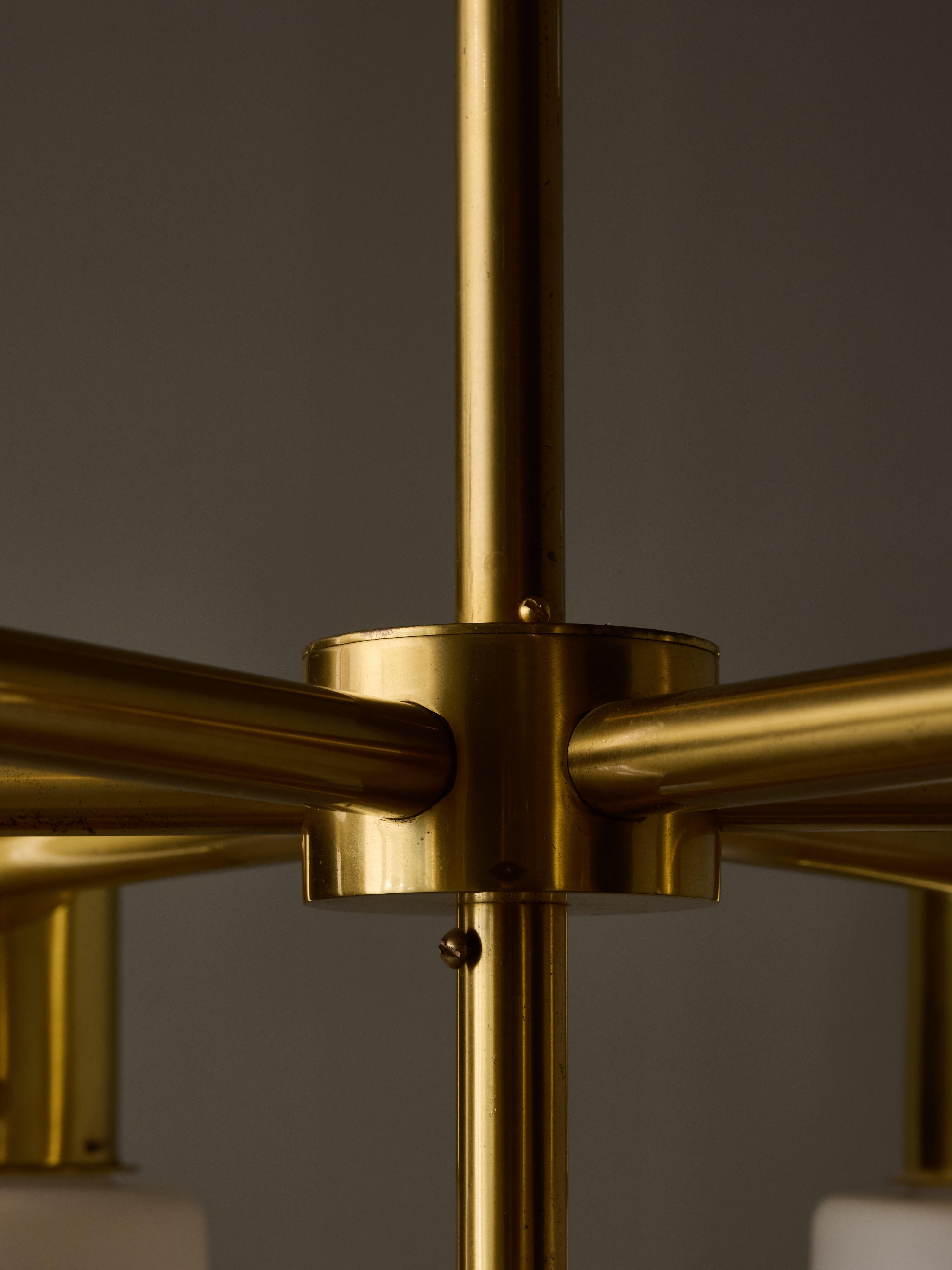 Lampadari Hans-Agne Jakobsson in ottone con vetro opalino In condizioni buone in vendita a Saint-Ouen, IDF