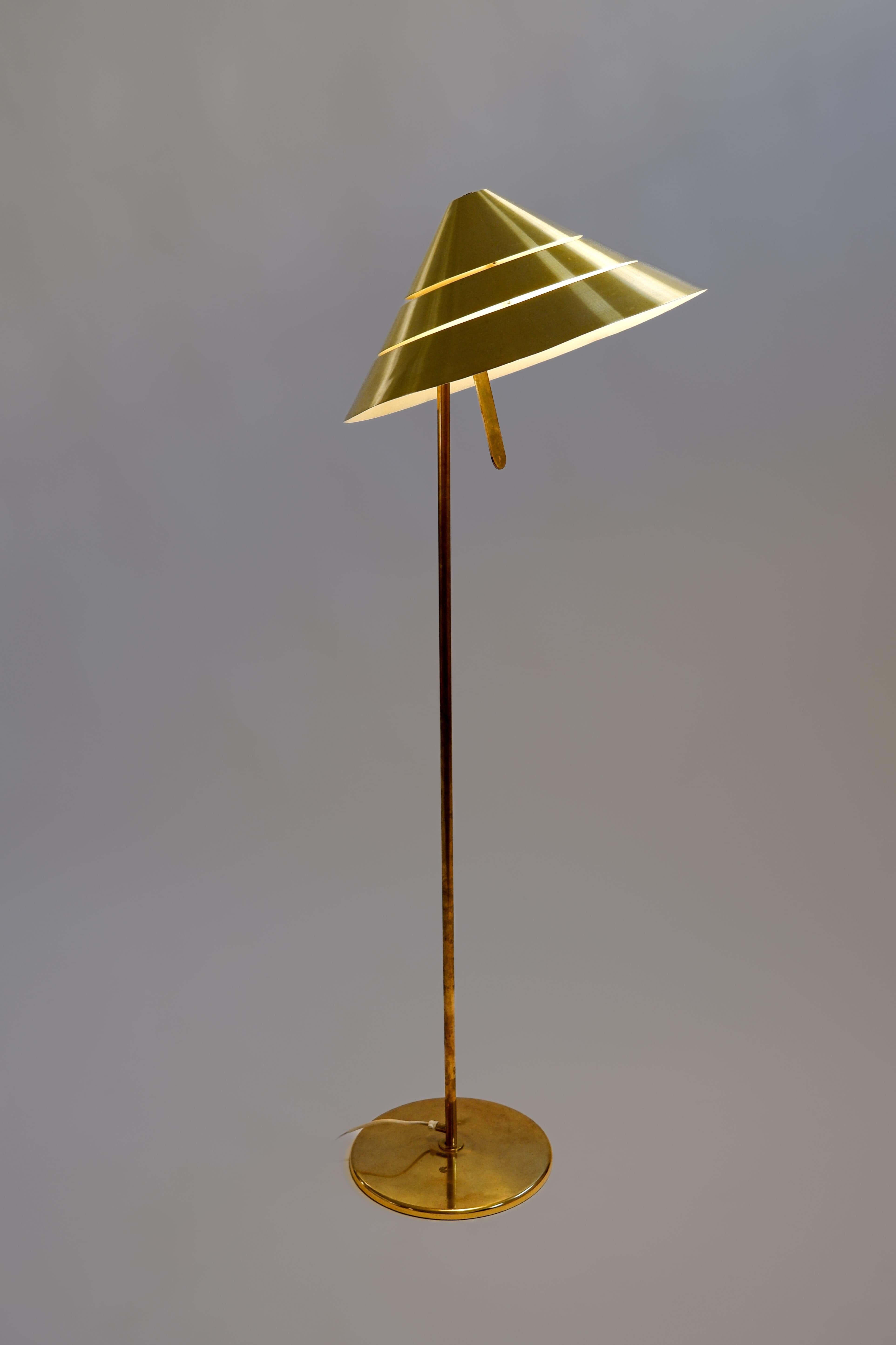 Hans Agne Jakobsson, brass floor lamp model Tropicana, circa 1970 For Sale 3
