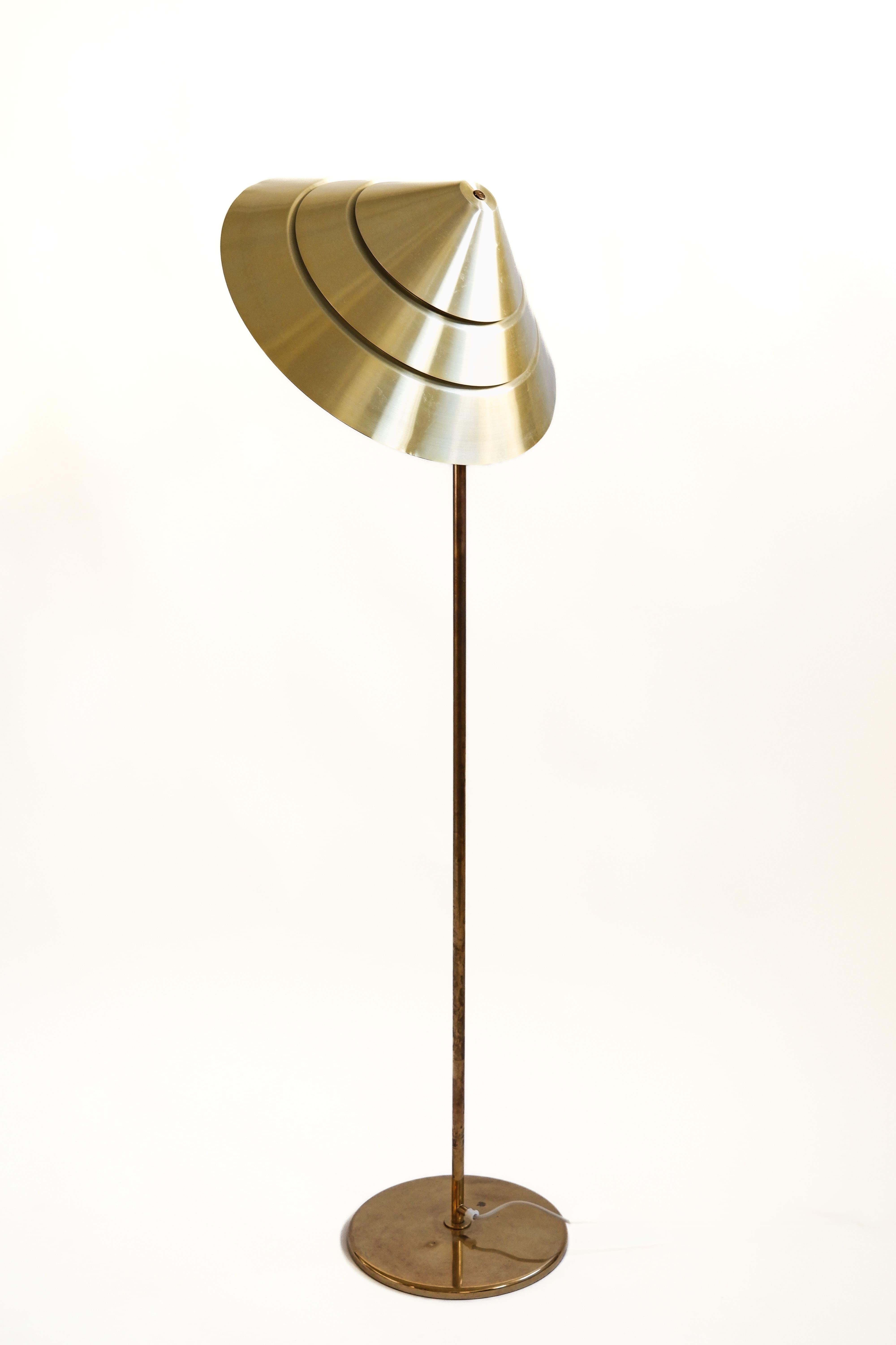 Scandinavian Modern Hans Agne Jakobsson, brass floor lamp model Tropicana, circa 1970 For Sale