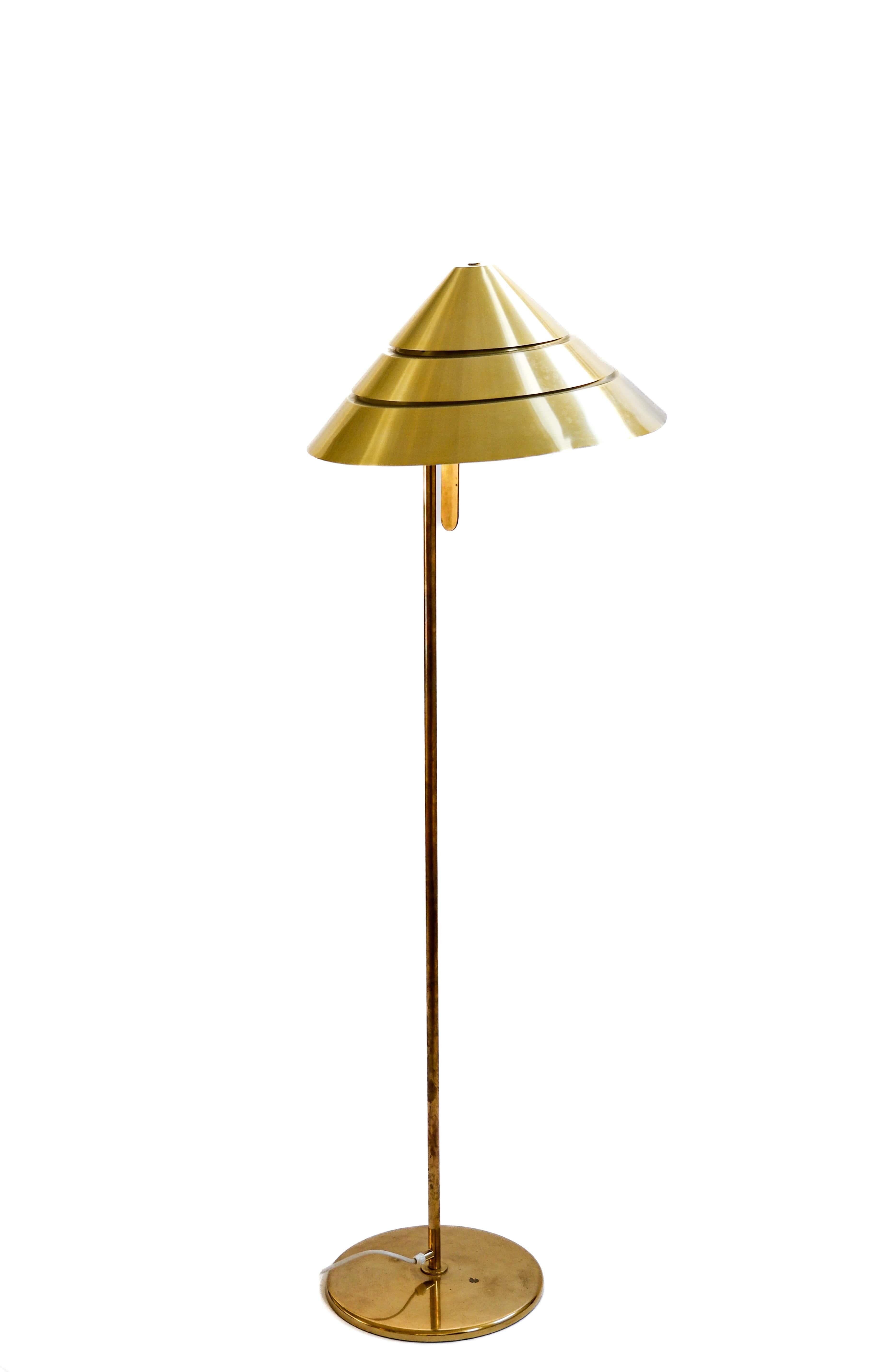 Swedish Hans Agne Jakobsson, brass floor lamp model Tropicana, circa 1970 For Sale