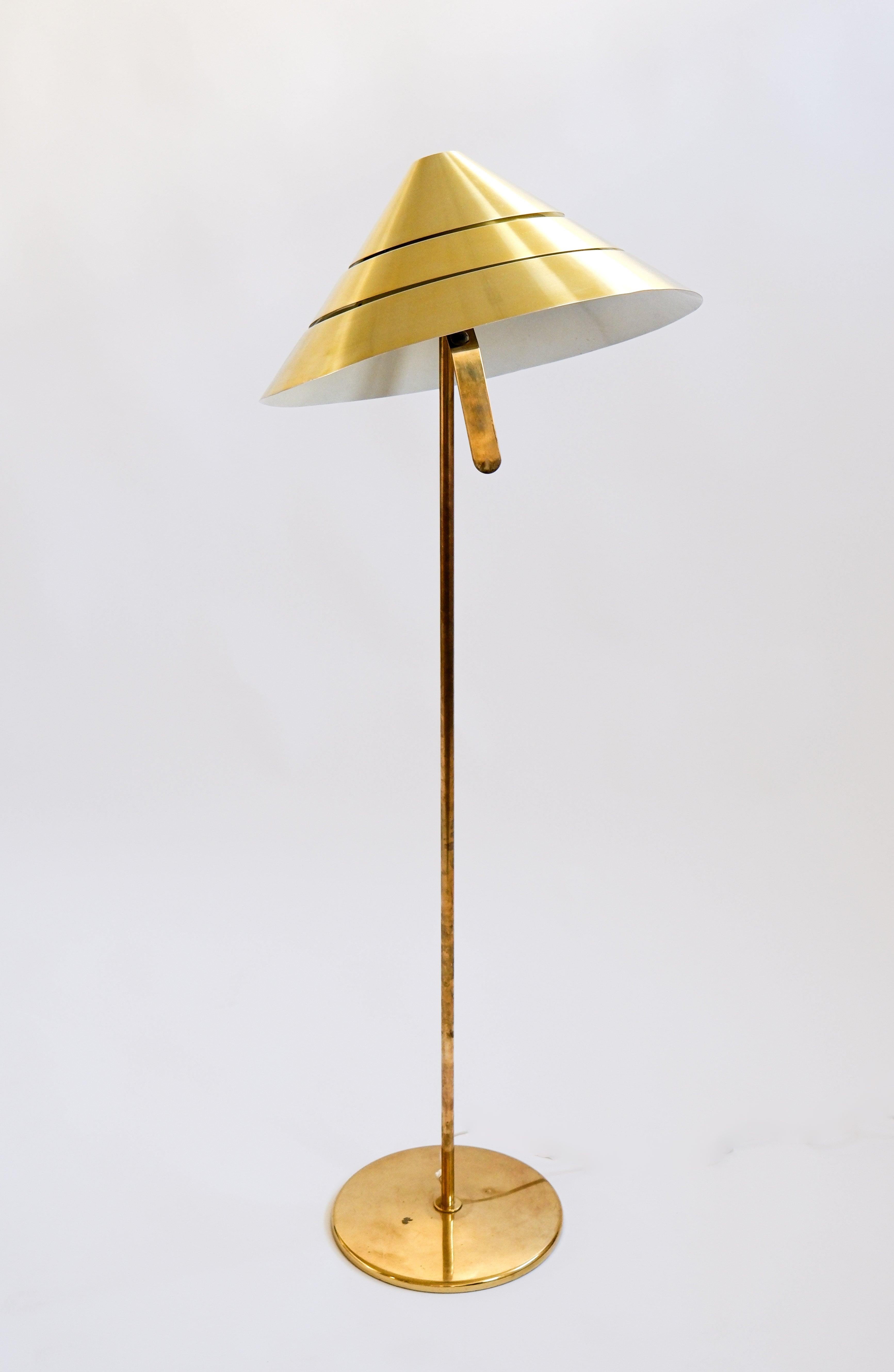 Hans Agne Jakobsson, brass floor lamp model Tropicana, circa 1970 In Fair Condition For Sale In Hägersten-Liljeholmen, Stockholms län