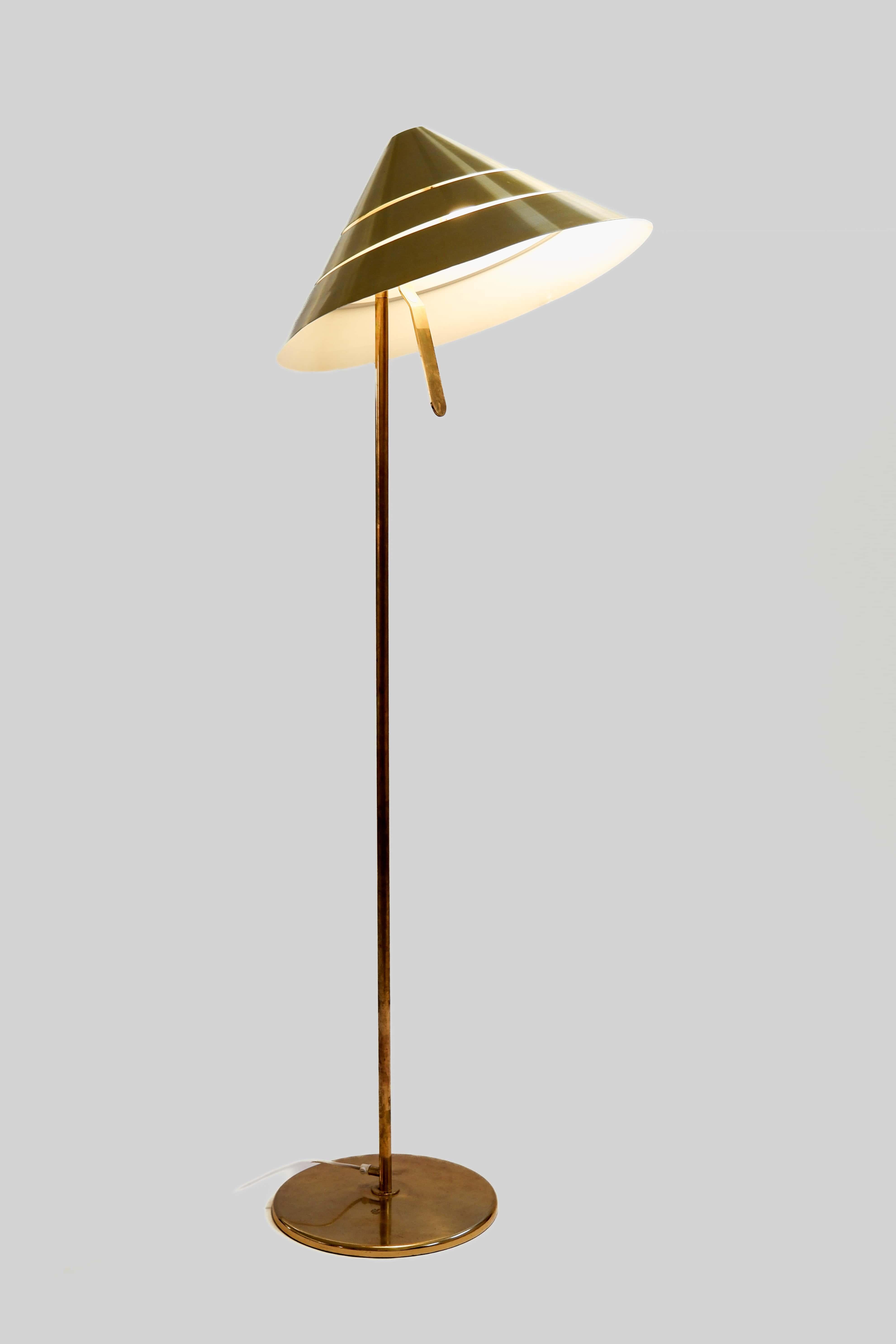 Hans Agne Jakobsson, brass floor lamp model Tropicana, circa 1970 For Sale 2
