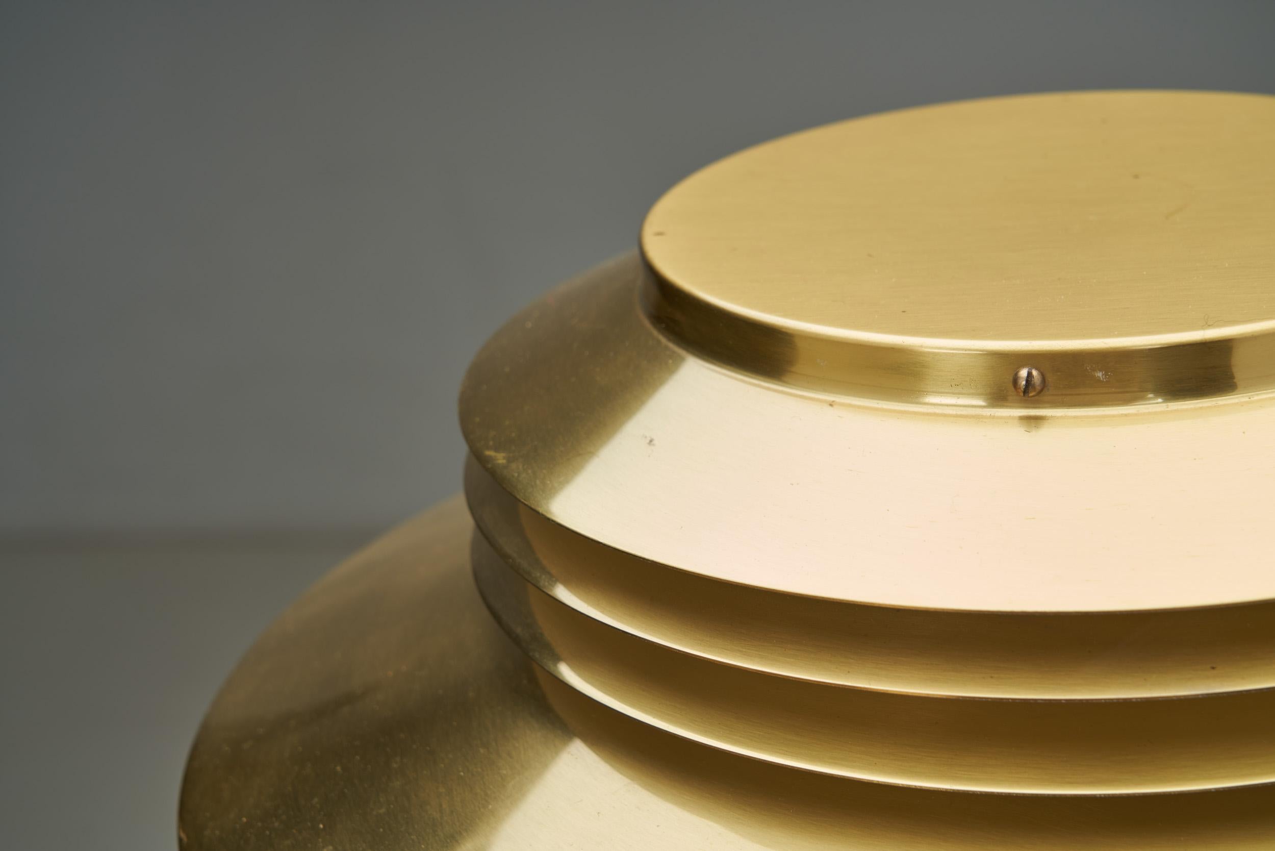 Lampe de table en laiton Hans-Agne Jakobsson pour Agnes, Suède Milieu du XXe siècle en vente 3