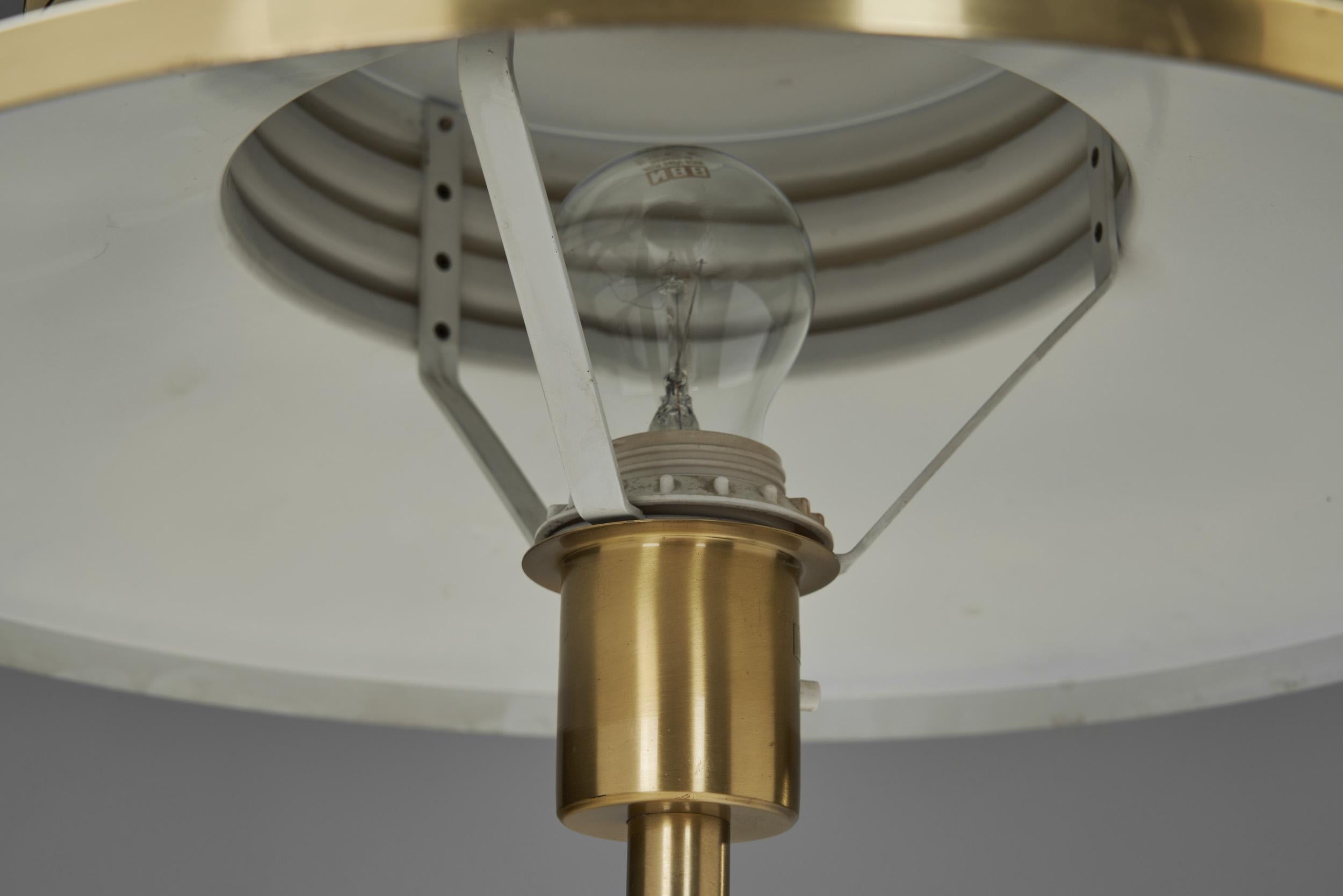 Lampe de table en laiton Hans-Agne Jakobsson pour Agnes, Suède Milieu du XXe siècle en vente 7