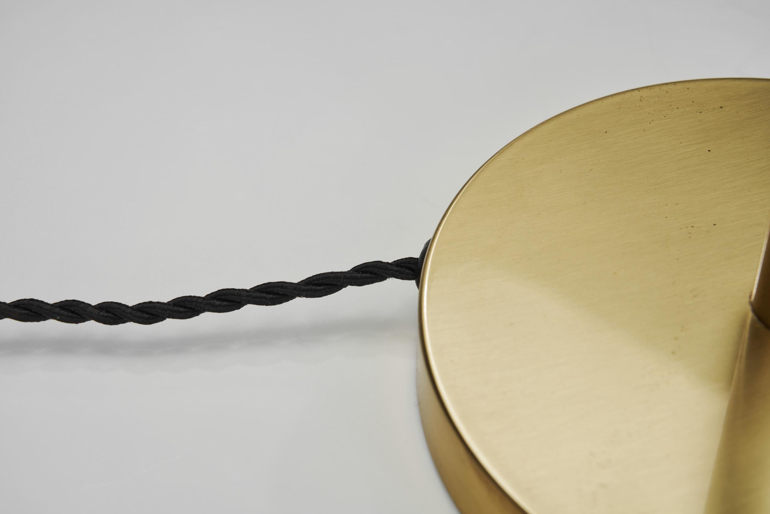 Lampe de table en laiton Hans-Agne Jakobsson pour Agnes, Suède Milieu du XXe siècle en vente 10