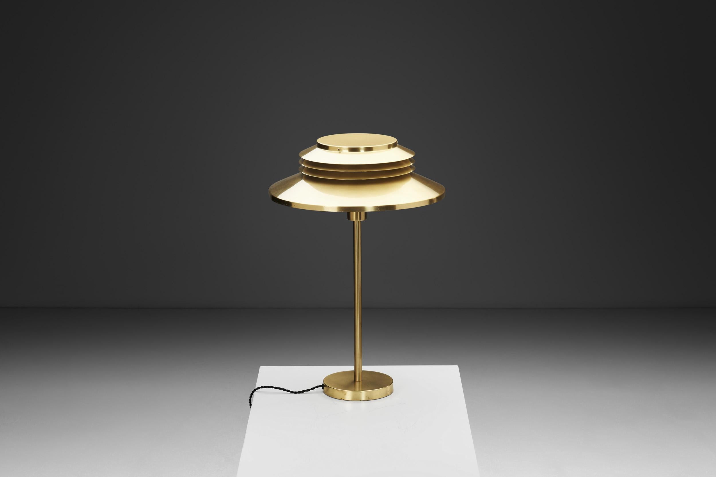 Laiton Lampe de table en laiton Hans-Agne Jakobsson pour Agnes, Suède Milieu du XXe siècle en vente