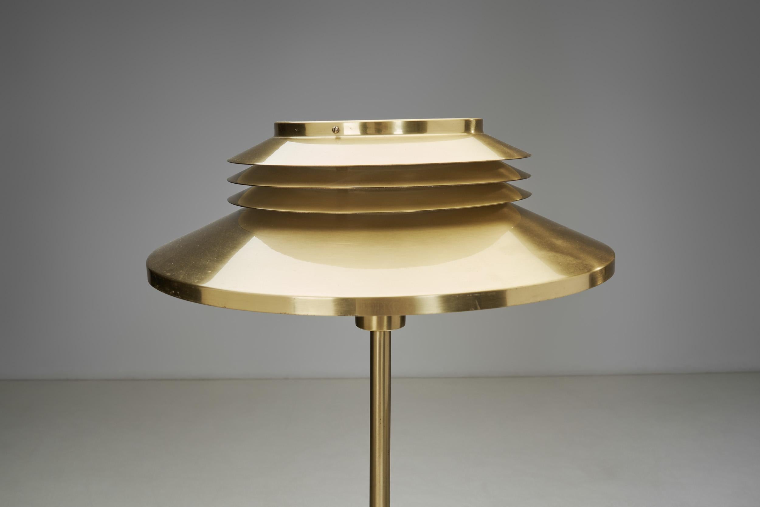 Lampe de table en laiton Hans-Agne Jakobsson pour Agnes, Suède Milieu du XXe siècle en vente 1