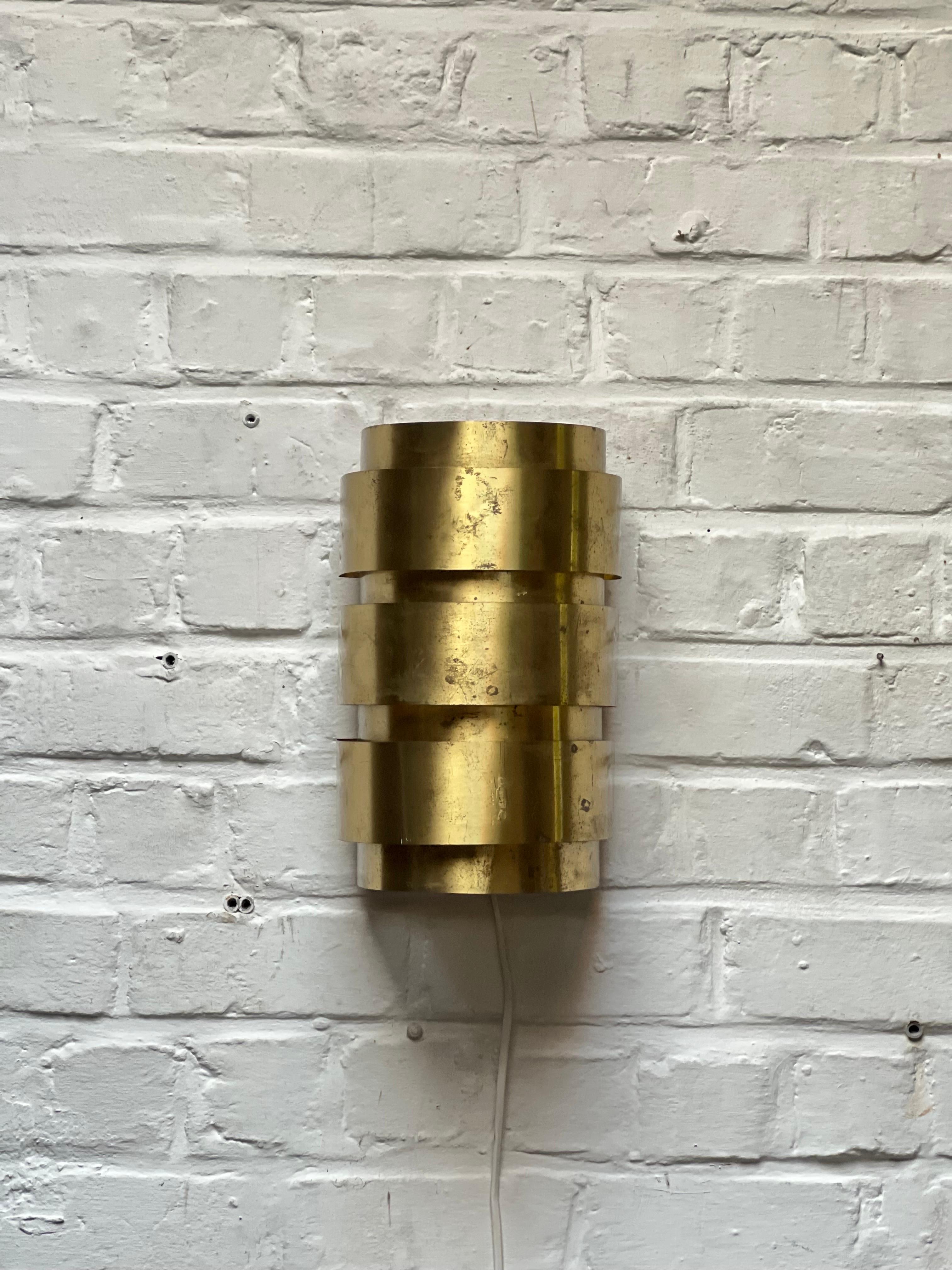 Hans Agne Jakobsson Brass Wall Lamp, Midcentury from Sweden  In Good Condition For Sale In Forest, BE