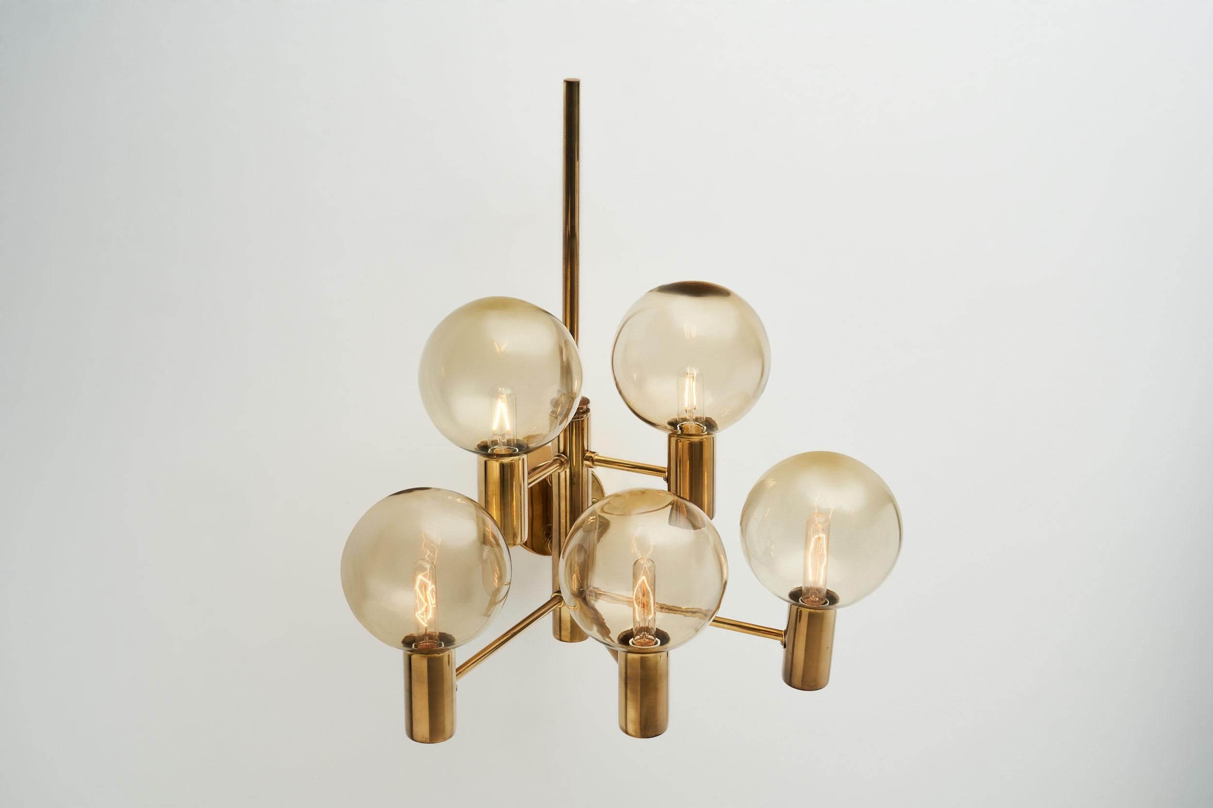 Hans-Agne Jakobsson Brass Wall Lamp with Smoked Glass Shades, Sweden, 1960s For Sale 4