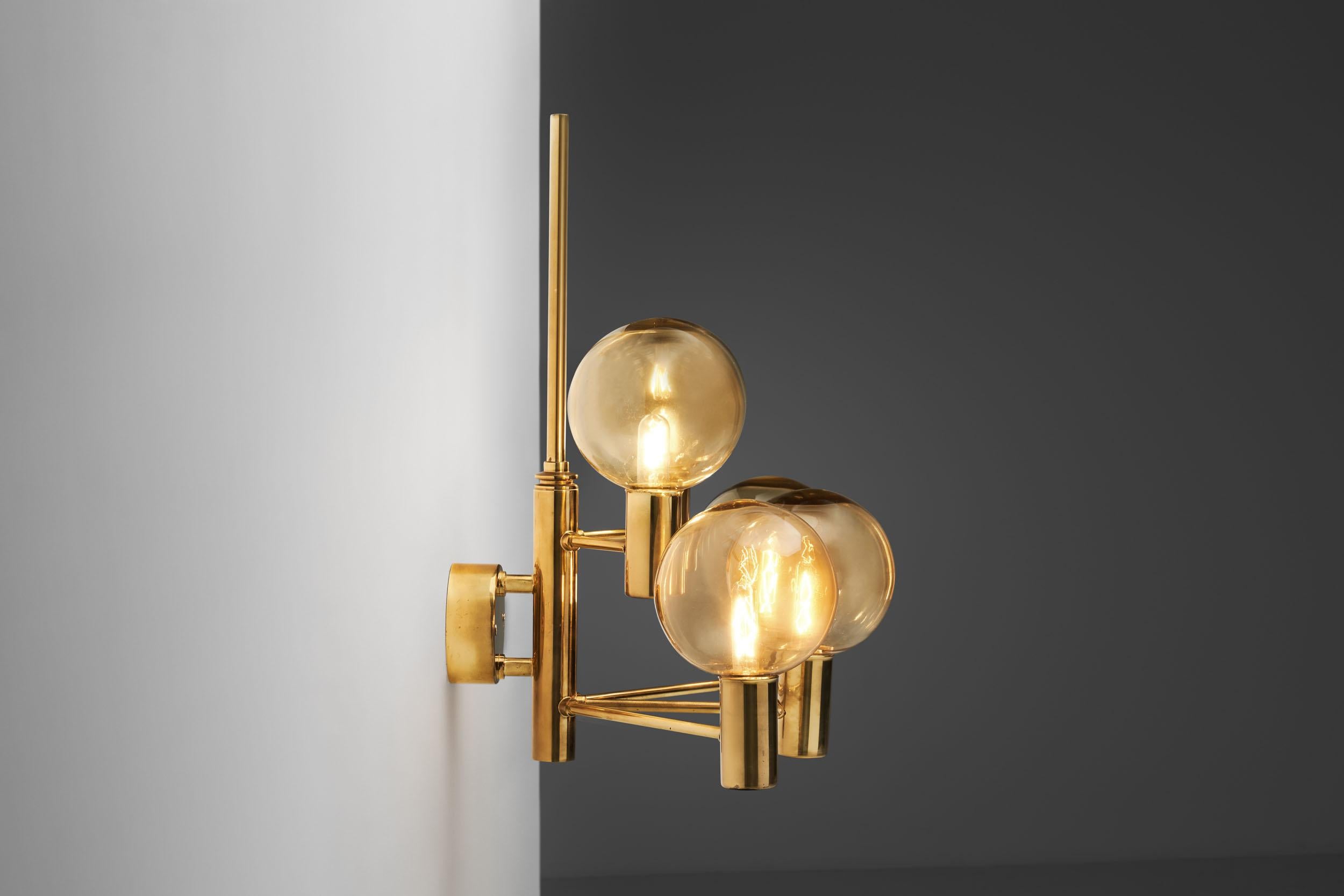 Hans-Agne Jakobsson Brass Wall Lamp with Smoked Glass Shades, Sweden, 1960s In Good Condition For Sale In Utrecht, NL