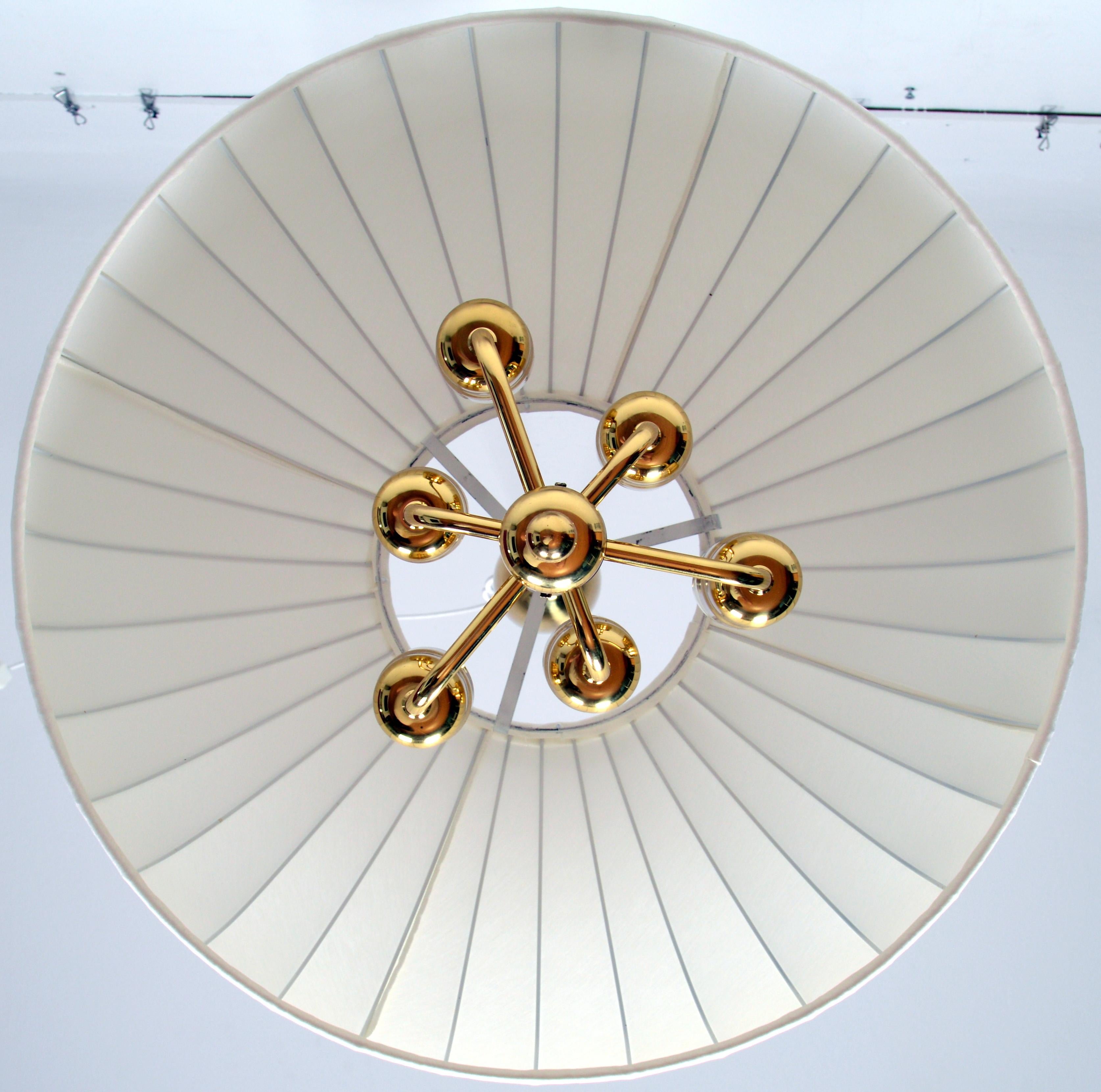 Large ceiling pendant with redressed original shade in off-white chintz fabric. Rare model Carolin T549/6 in nickel plated brass designed 1963 by Hans-Agne Jakobsson. Both lamp itself and the shade are height adjustable.
Minimum height = 85 cm,