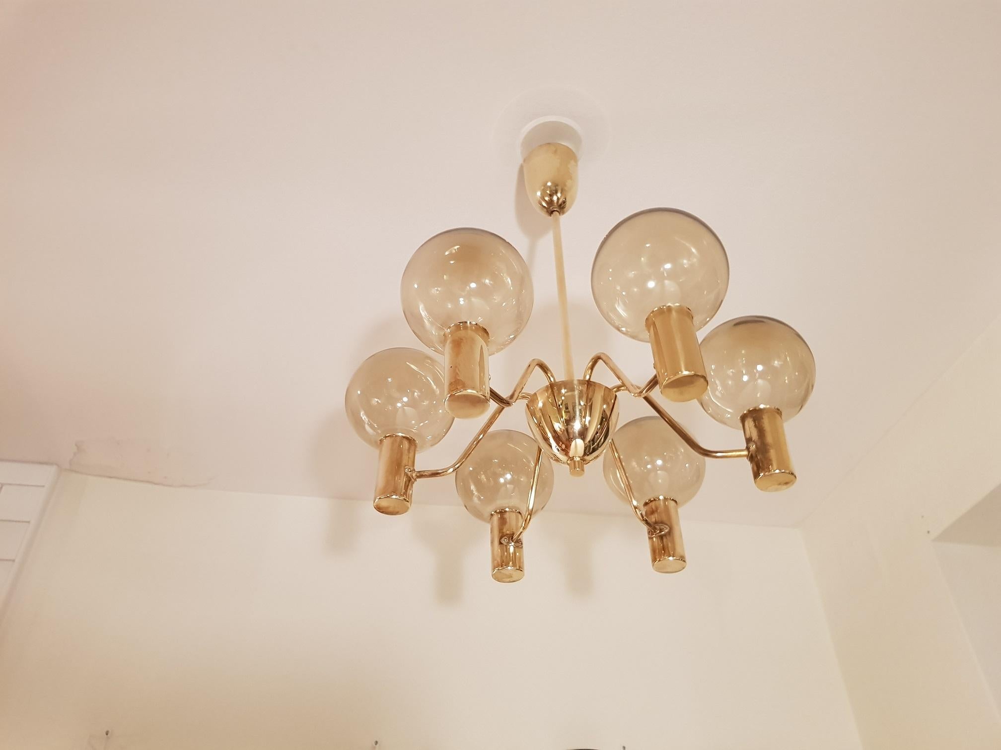 1 beautiful vintage ceiling lamp in brass and smoked glass. Model T372/6. Produced in the 1960s by Hans-Agne Jakobsson AB in Markaryd Sweden. A total of 6 light sources. Each glass case is 15 cm in diameter. Scandinavian Modern design with the