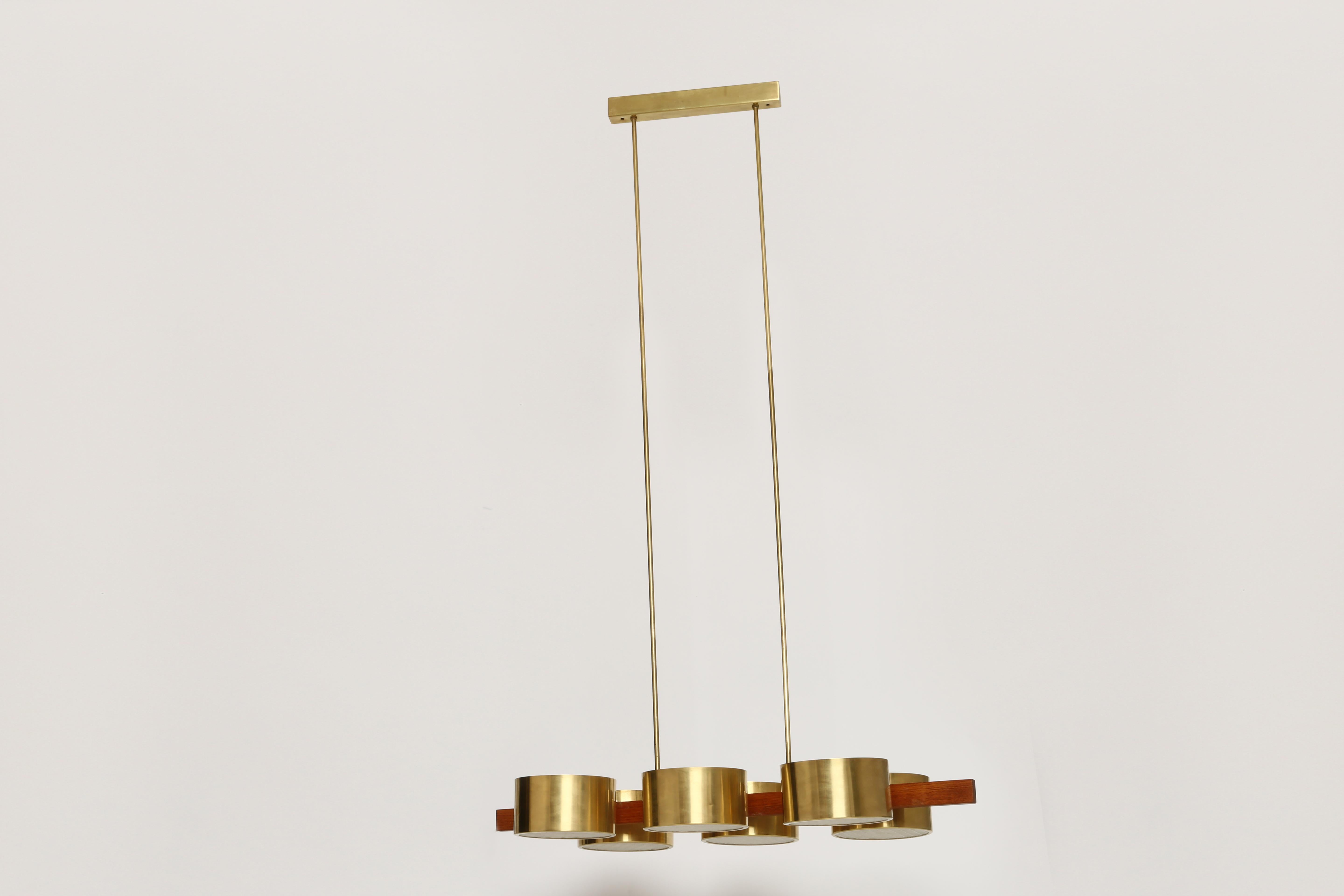 Hans-Agne Jakobsson ceiling light.
Made of brass and teak with acrylic diffusers.
Six medium base sockets.


  