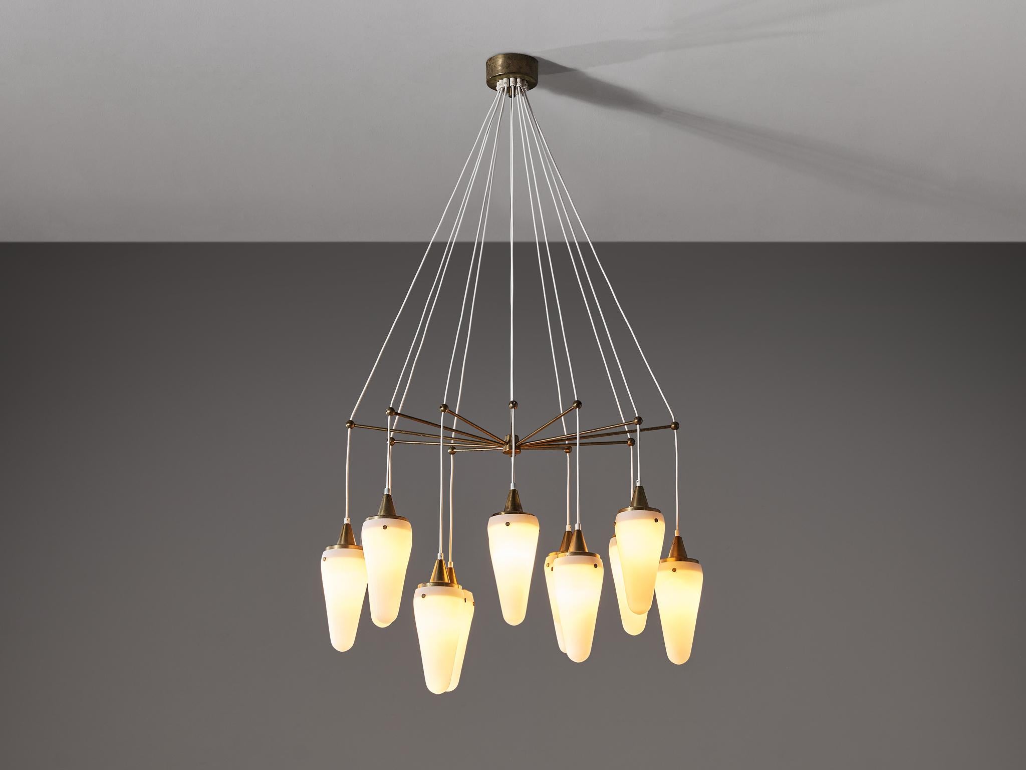 Hans-Agne Jakobsson for Hans-Agne Jakobsson AB in Markaryd, chandelier, brass, matted glass, Sweden, 1950s/1960s 

Designed by the renowned Swedish master Hans-Agne Jakobsson, this impressive chandelier has a stunning and demanding presence.