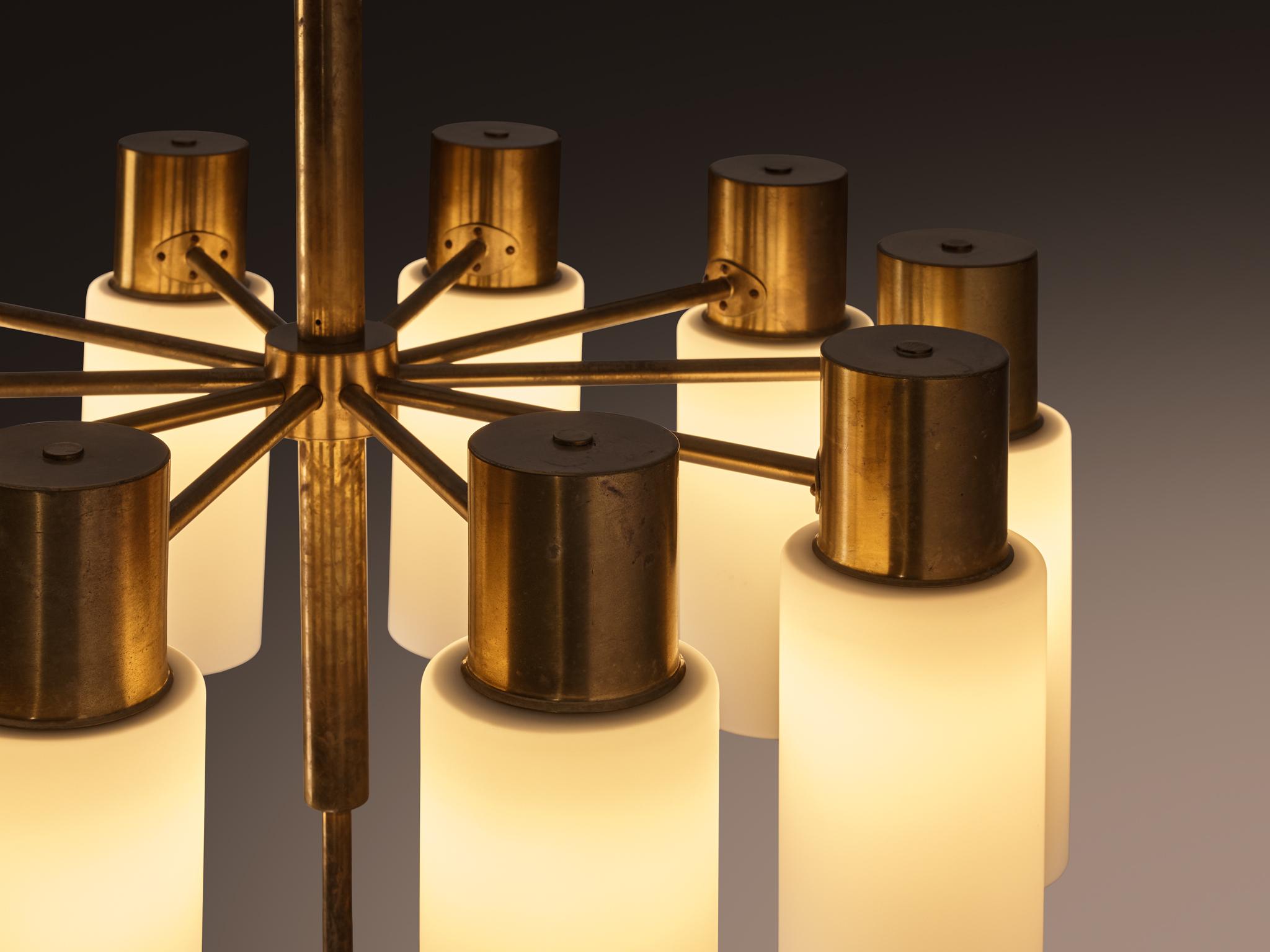 Lampadario Hans-Agne Jakobsson in ottone e vetro bianco opaco in vendita 1