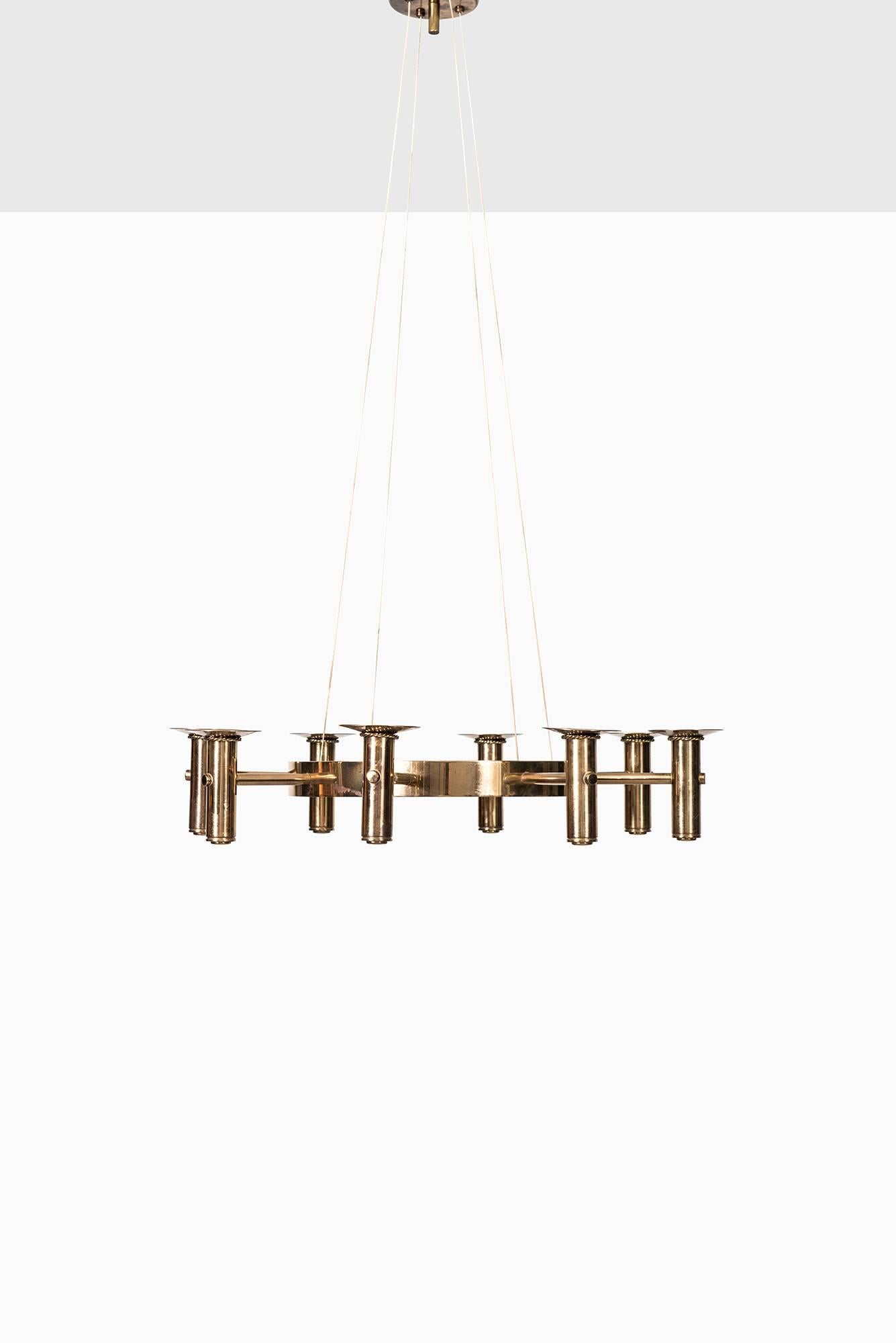 Mid-20th Century Hans-Agne Jakobsson Chandelier in Brass by Hans-Agne Jakobsson AB in Sweden