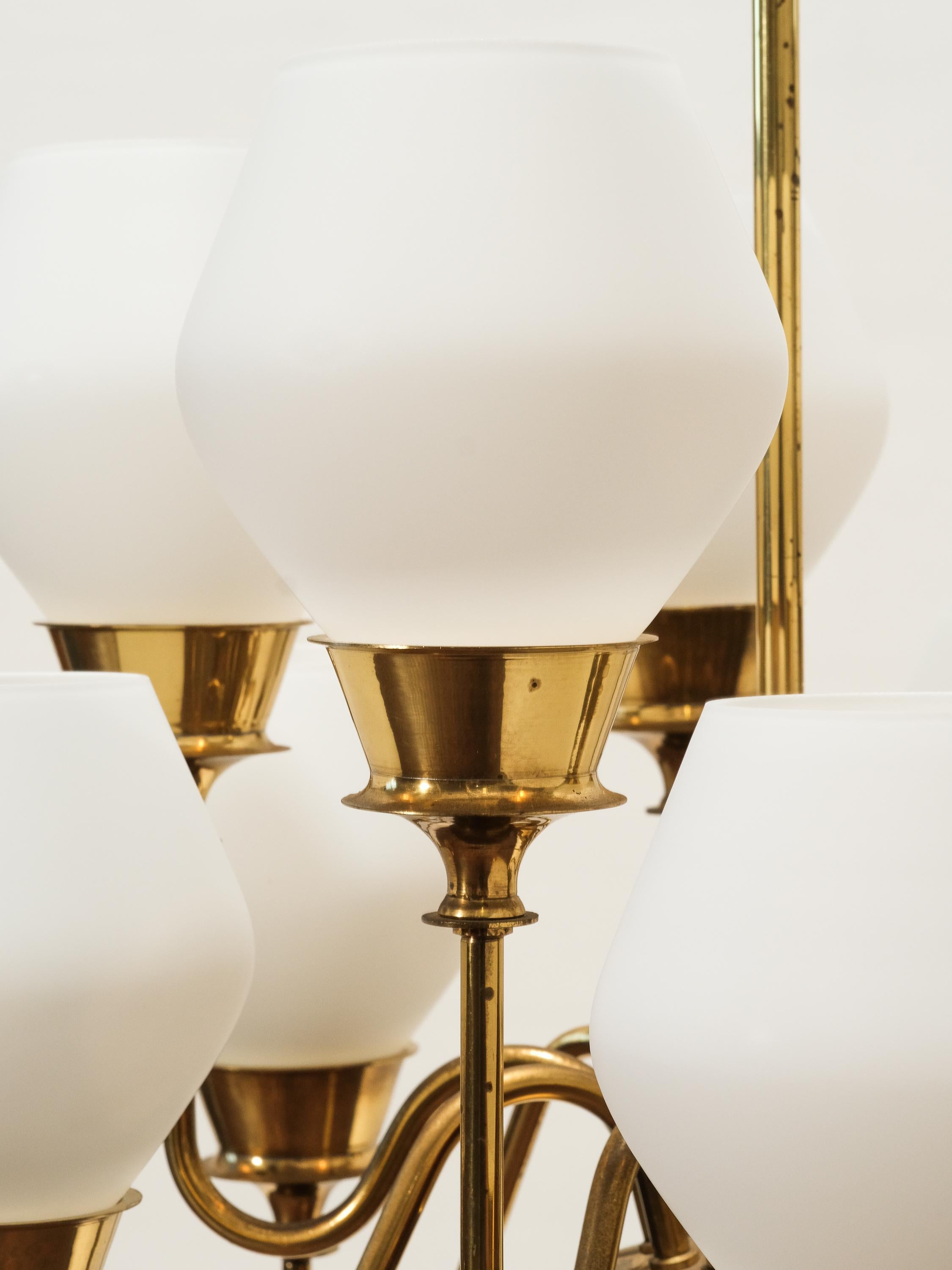 Scandinavian Modern Hans-Agne Jakobsson Chandelier Model T-837/10 in Brass and Glass, Sweden, 1960s