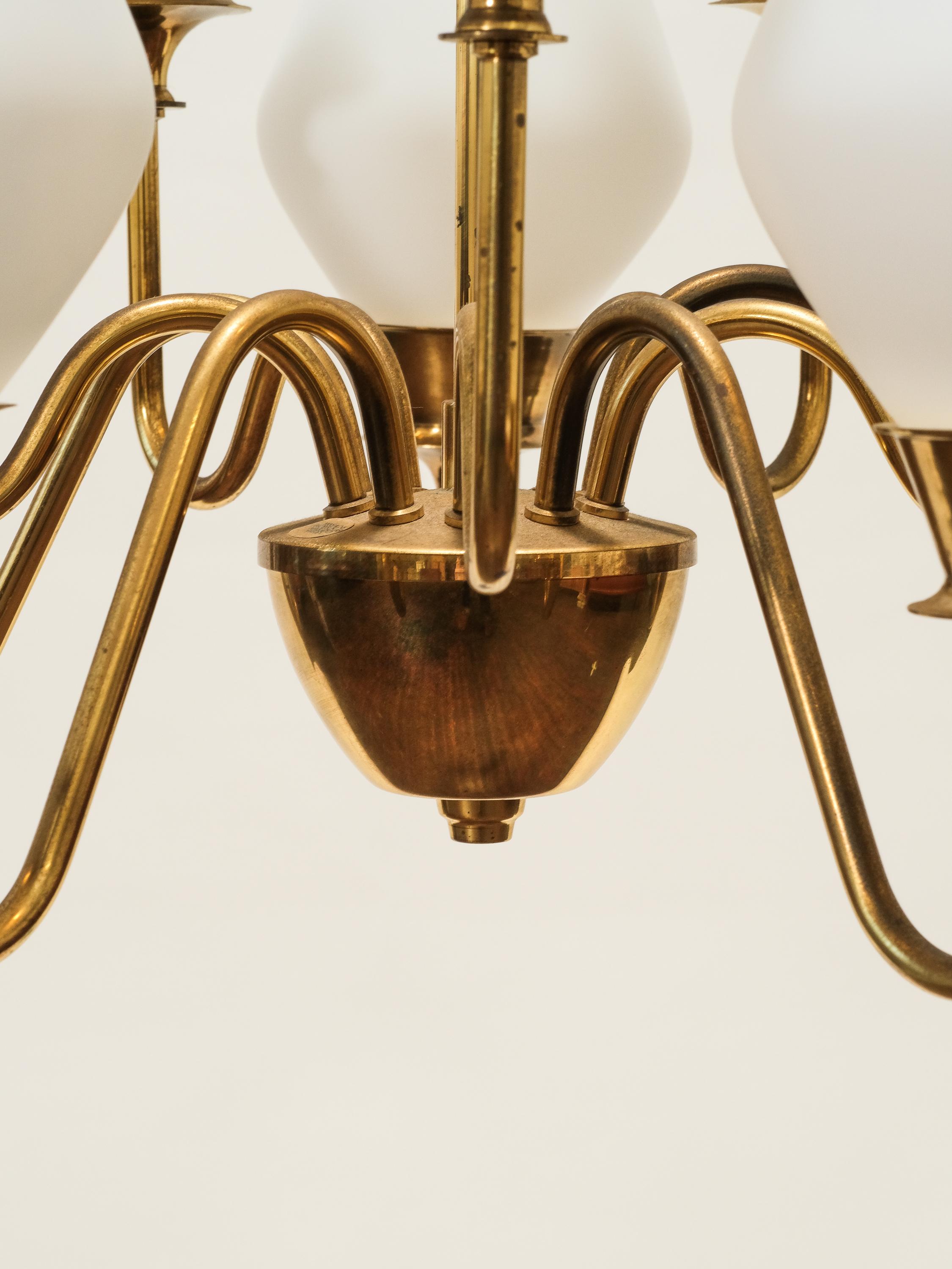 Mid-20th Century Hans-Agne Jakobsson Chandelier Model T-837/10 in Brass and Glass, Sweden, 1960s