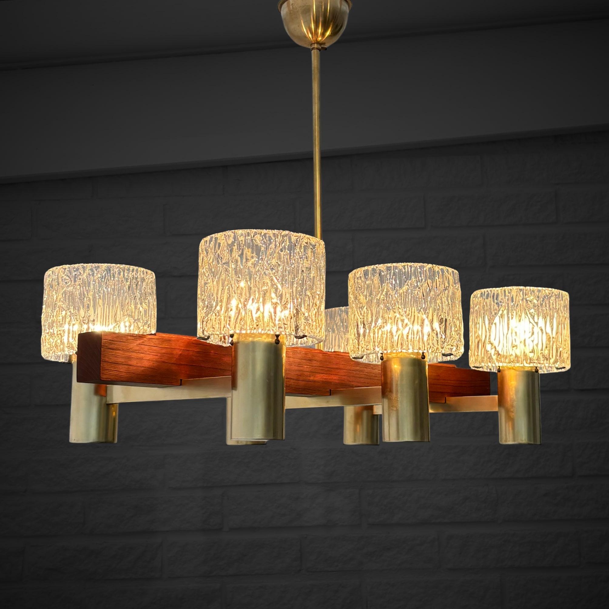 Lustre Hans-Agne Jakobsson, Modernité scandinave, teck et verre, Suède, années 1950 Bon état - En vente à Forserum, SE