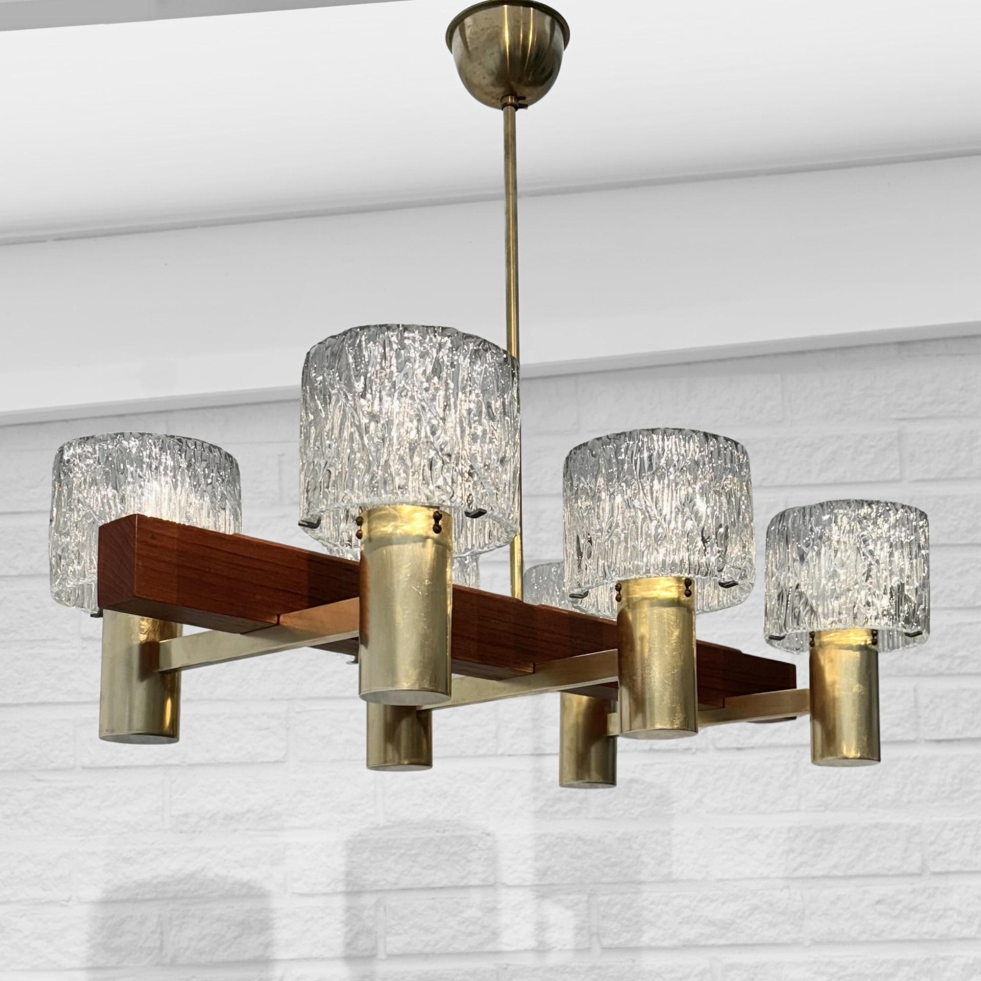 Milieu du XXe siècle Lustre Hans-Agne Jakobsson, Modernité scandinave, teck et verre, Suède, années 1950 en vente