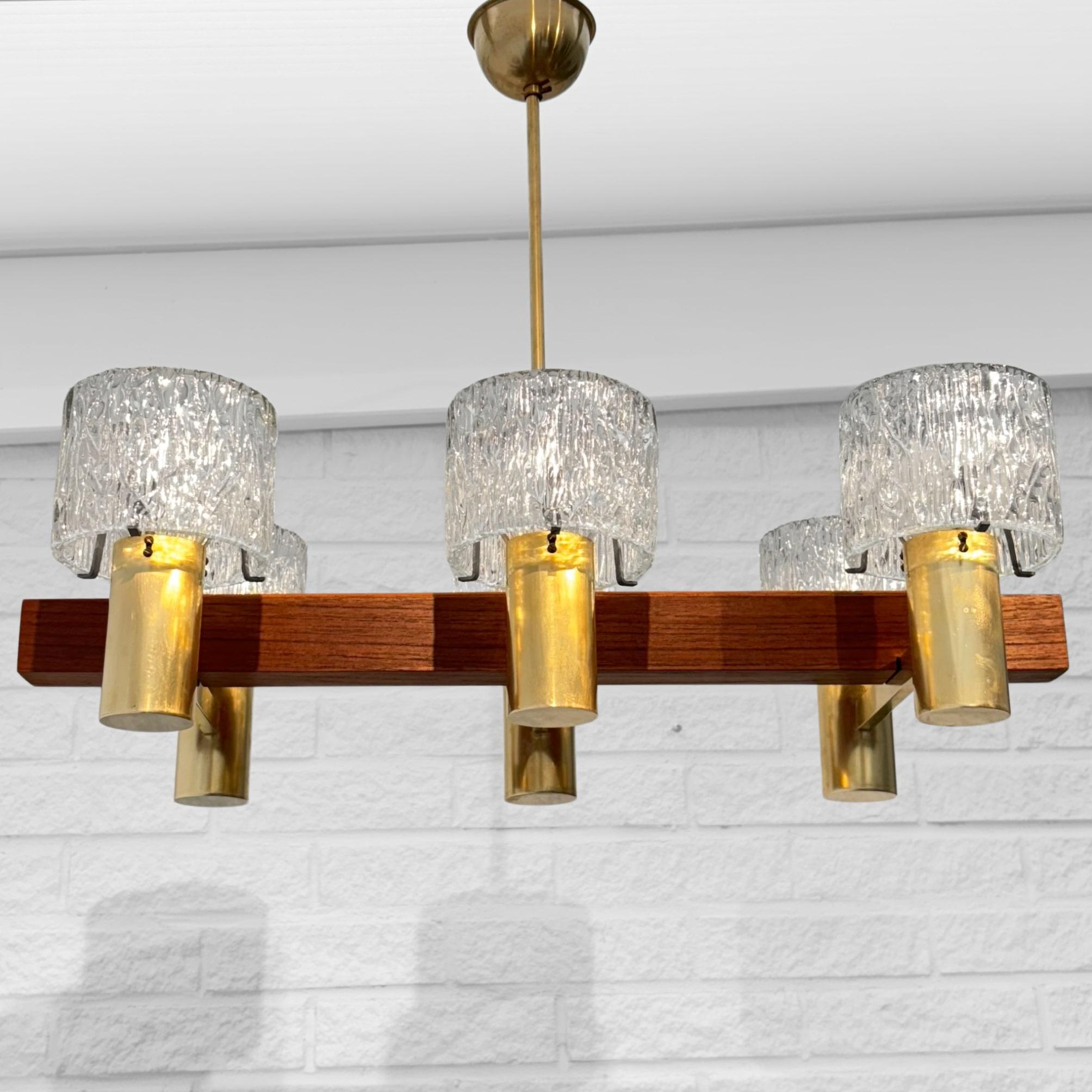 Lustre Hans-Agne Jakobsson, Modernité scandinave, teck et verre, Suède, années 1950 en vente 1