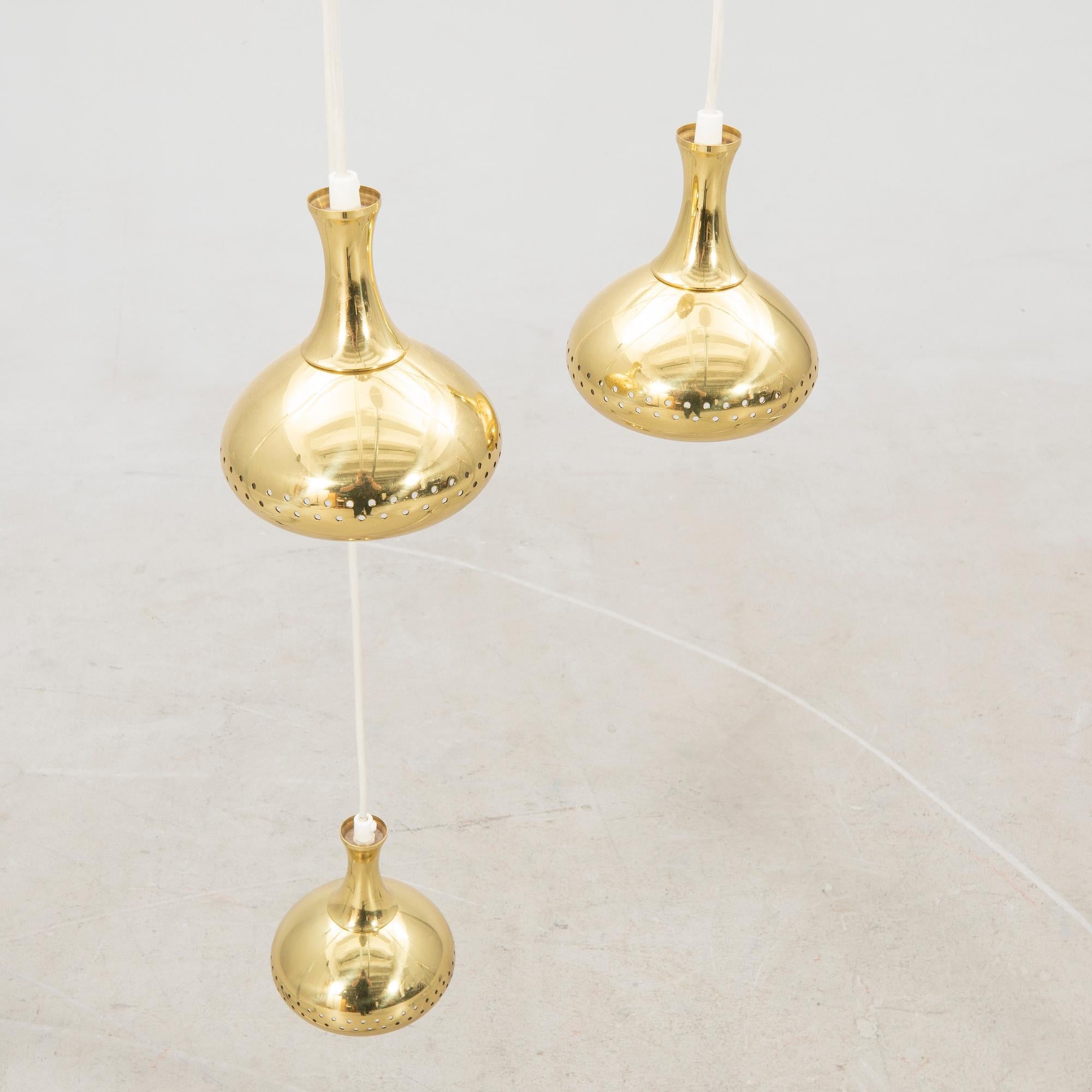 Hans-Agne Jakobsson lamp with 3 Pendants lights Markaryd Sweden  1960 In Good Condition For Sale In Paris, FR