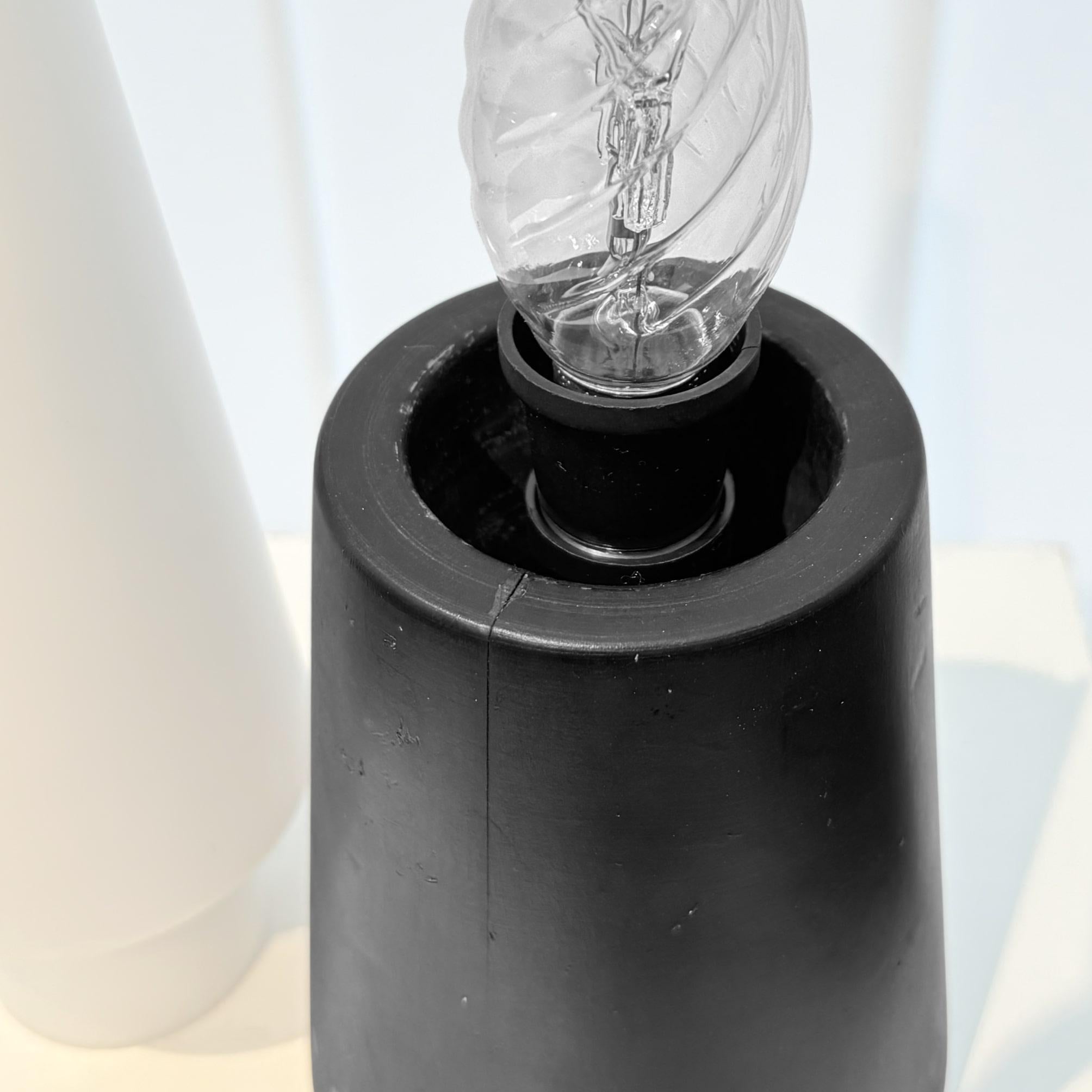 Lampe de table conique du milieu du siècle de Hans-Agne Jakobsson, verre et bois, Suède, années 1950 en vente 2