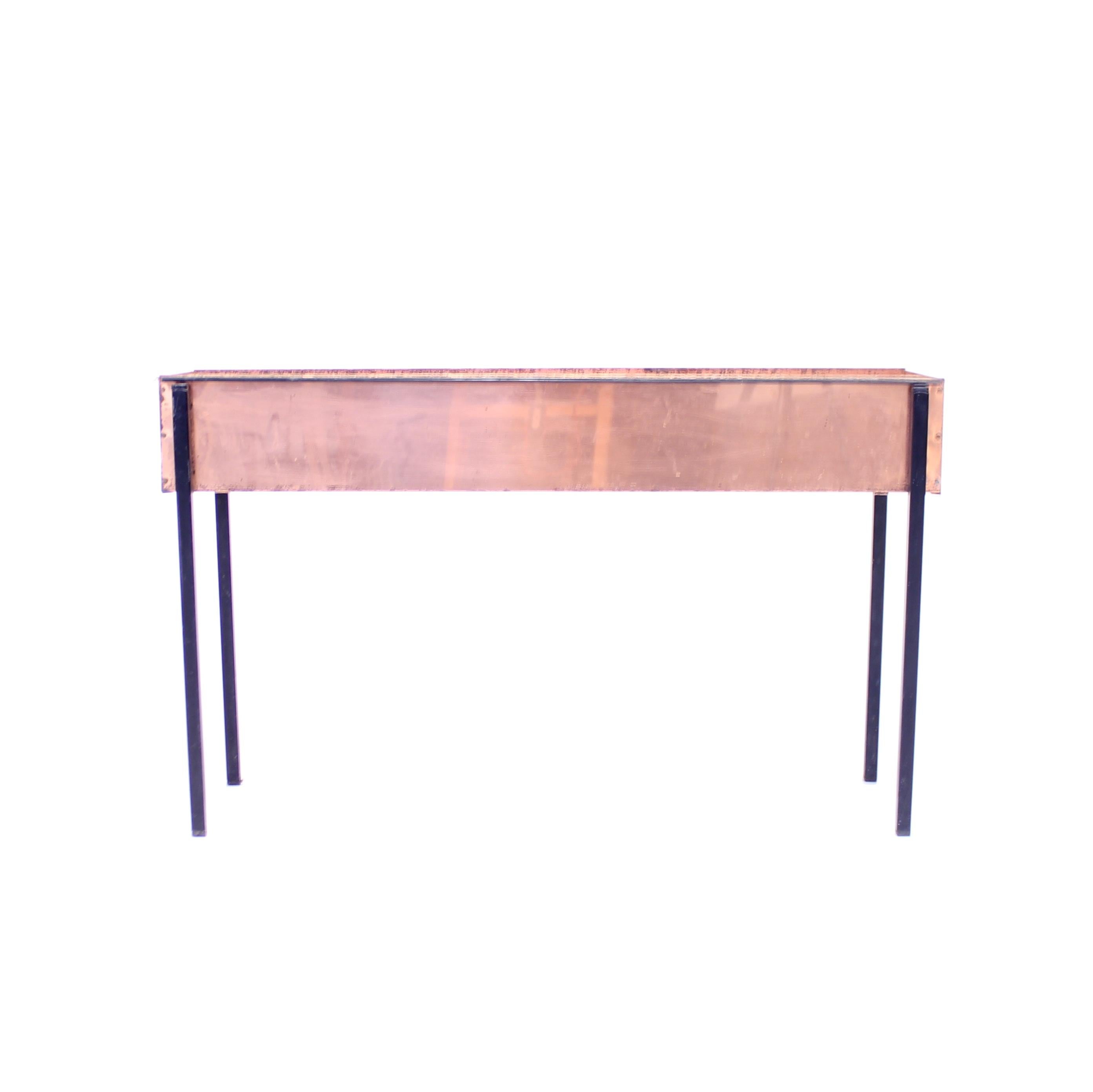 Copper flower planter / table from the 1960s designed buy Hans-Agne Jakobsson for Hans-Agne Jakobsson AB, Markaryd. This planter is from a larger series of different copper vessels for planting flowers and this is the smallest one. Good an honest