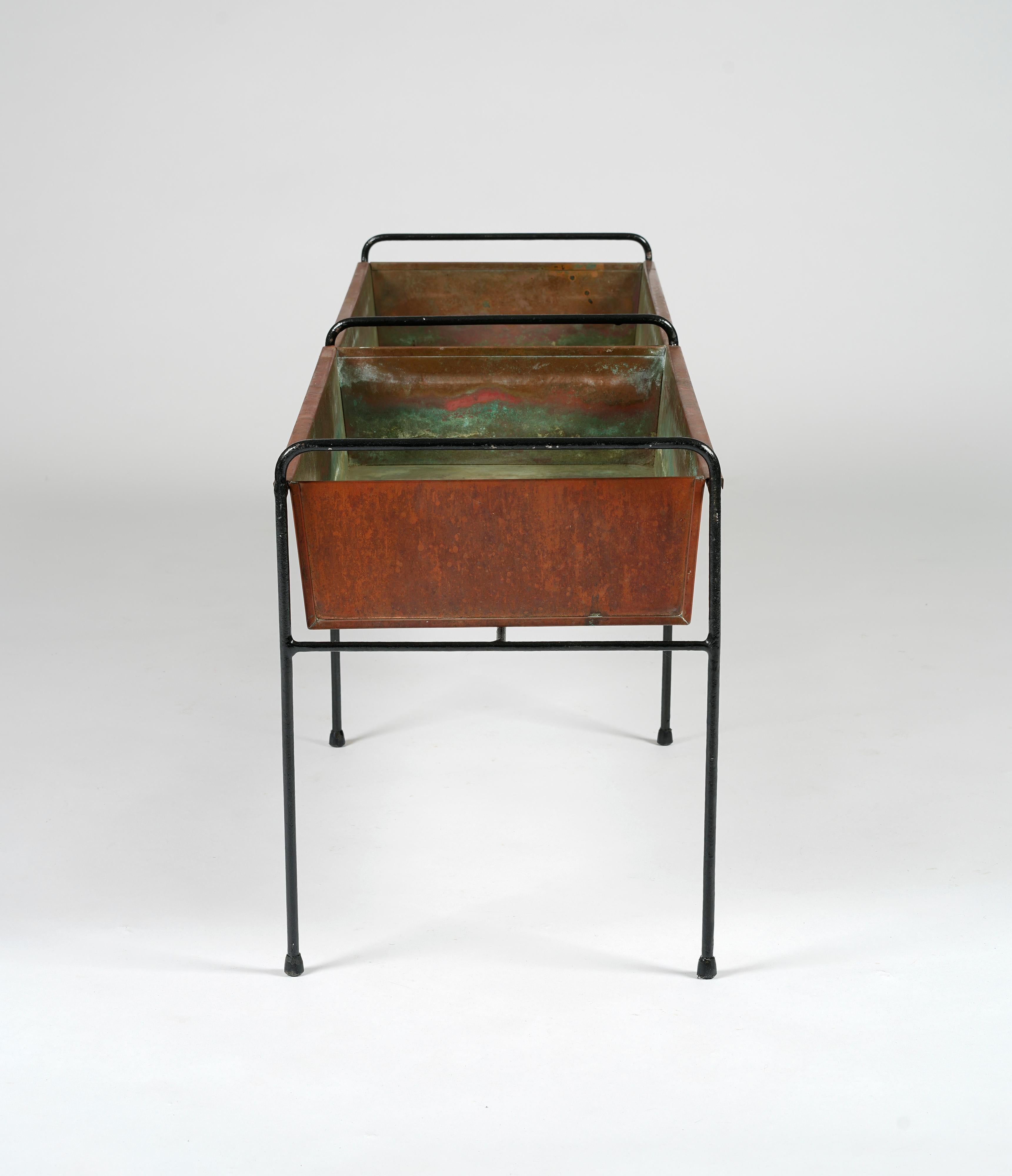 Peint Table à fleurs à double section en cuivre Hans-Agne Jakobsson, années 1960 en vente