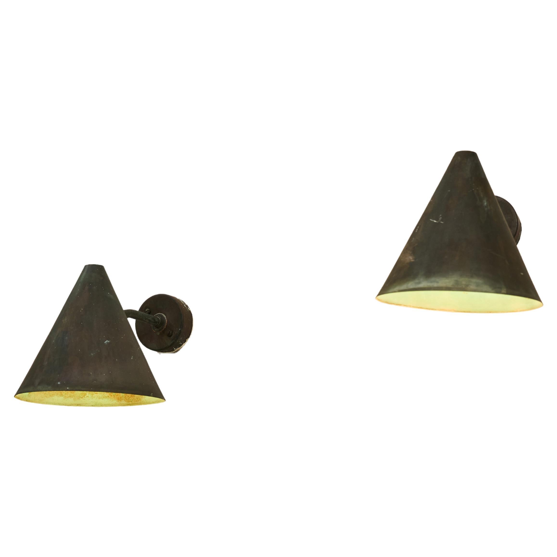 HANS AGNE JAKOBSSON F590 pair of wall lamps For Sale