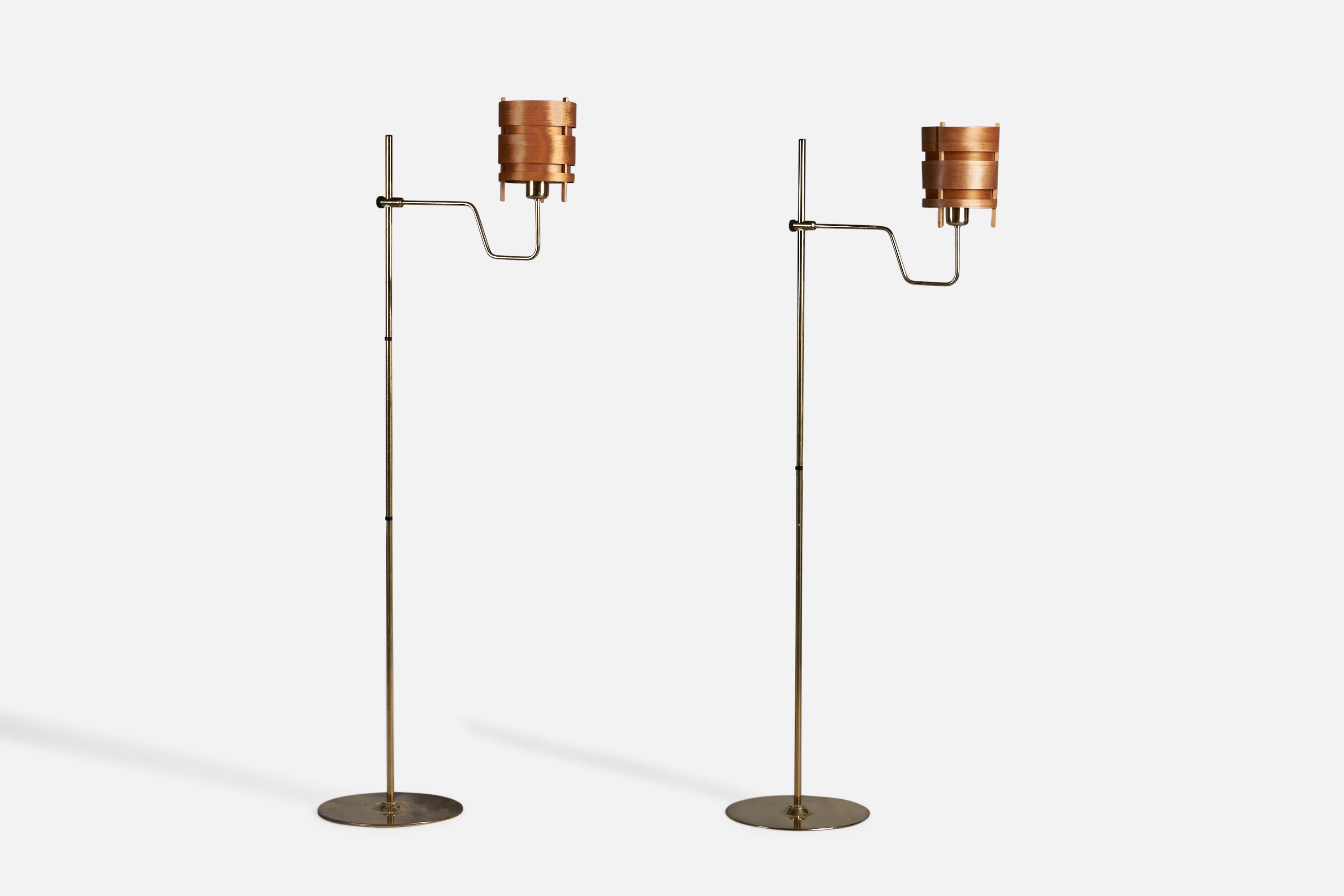 A pair of brass, pine and moulded pine veneer floor lamps, designed and produced by Hans Agne Jakobsson, Markaryd, Sweden, c. 1970s.

Overall Dimensions (inches): 62.5