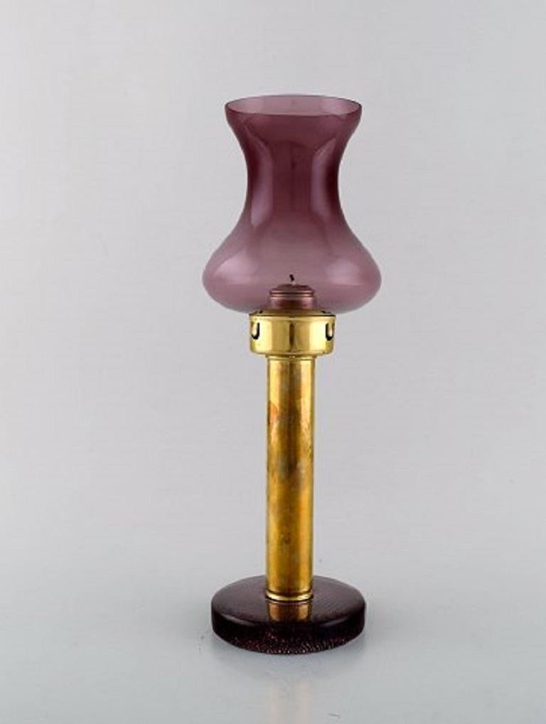 Hans-Agne Jakobsson for A / B Markaryd. A pair of tall vintage oil lamps in brass and purple art glass, 1960s-1970s.
Measures: 32.5 x 10.5 cm.
In very good condition.
Can also be used for candle lights.