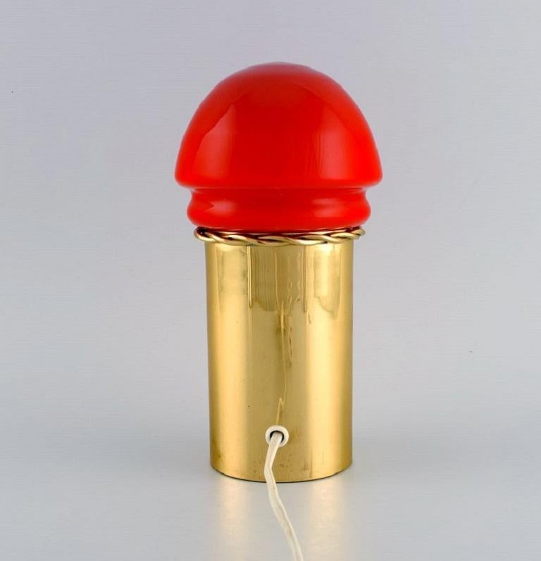 Swedish Hans Agne Jakobsson for A / B Markaryd.  Brass table lamp with red shade For Sale