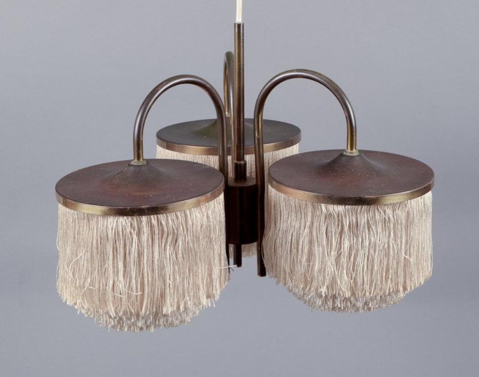 Metà XX secolo Hans-Agne Jakobsson per A/B Markaryd. Rara lampada da soffitto a tre bracci. in vendita
