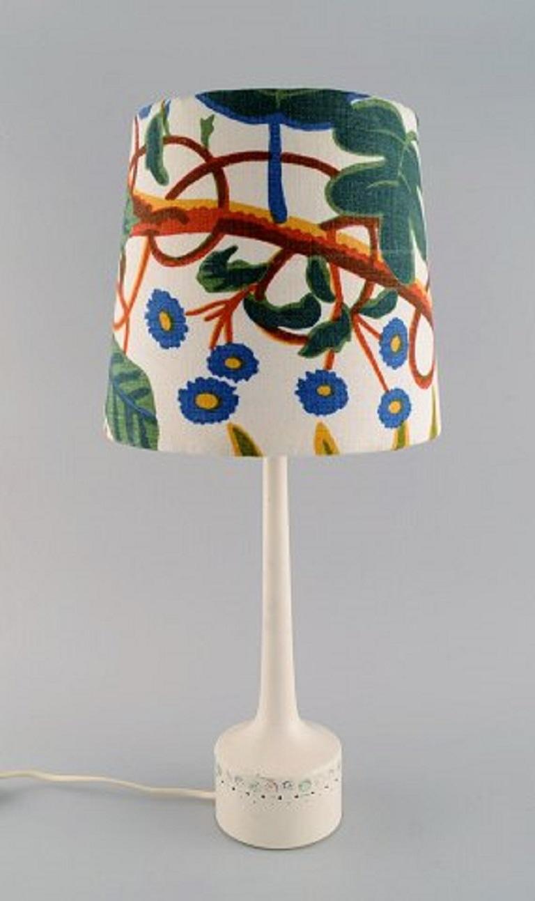 Hans-Agne Jakobsson for A/B MARKARYD. Table lamp with colourful shade in fabric by Josef Frank,
Mid 20th century.
Measures: 30 x 9.7 cm (ex socket)
Measures: 50 x 23 cm (includes lamp shade)
In excellent condition.
Label.