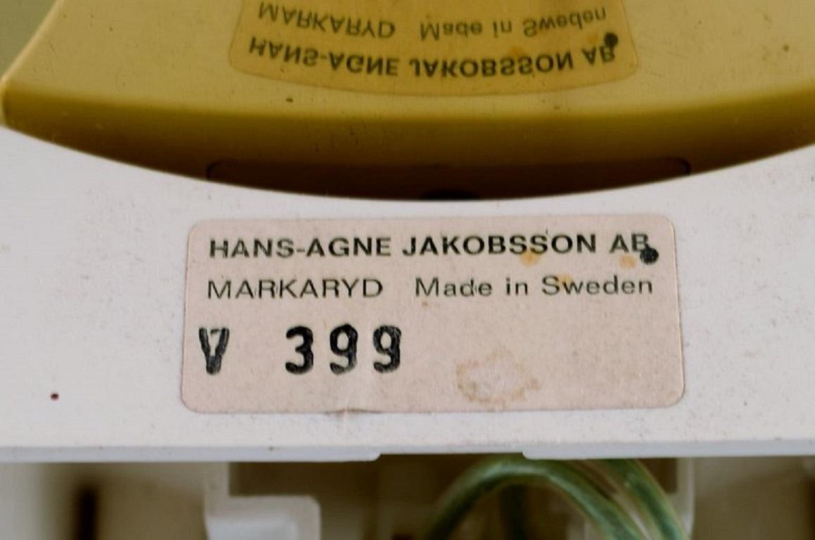 Hans Agne Jakobsson für A / B Markaryd, Wandleuchte aus Messing und lackiertem Metall.  im Angebot 2