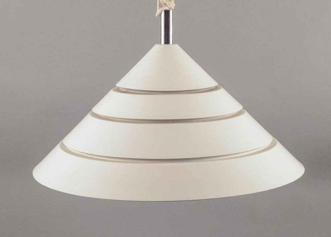 Scandinavo moderno Hans-Agne Jakobsson per AB Markaryd. Lampada da soffitto in metallo verniciato di bianco. in vendita
