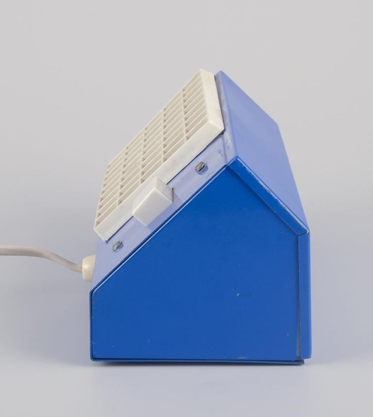 Laqué Hans-Agne Jakobsson pour Elidus, Suède. Lampe de chevet en métal laqué bleu. en vente
