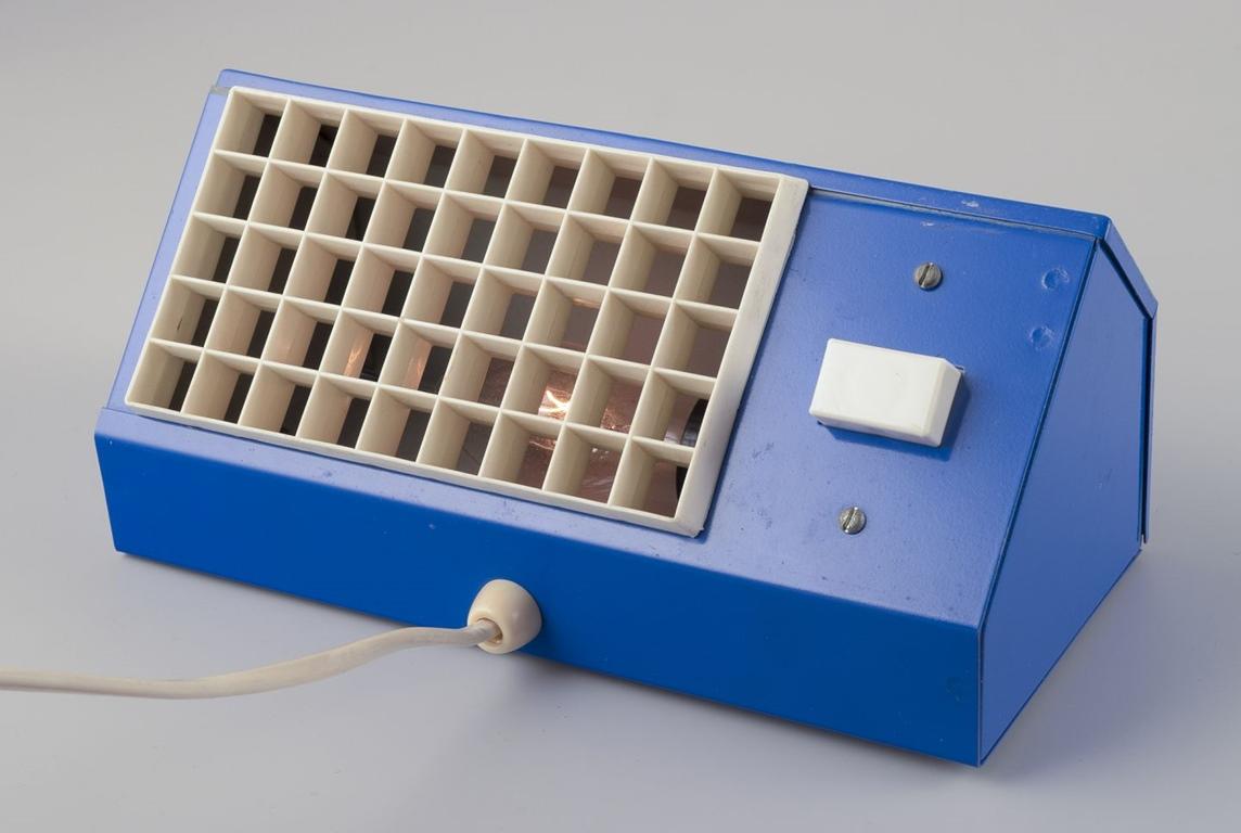 Métal Hans-Agne Jakobsson pour Elidus, Suède. Lampe de chevet en métal laqué bleu. en vente